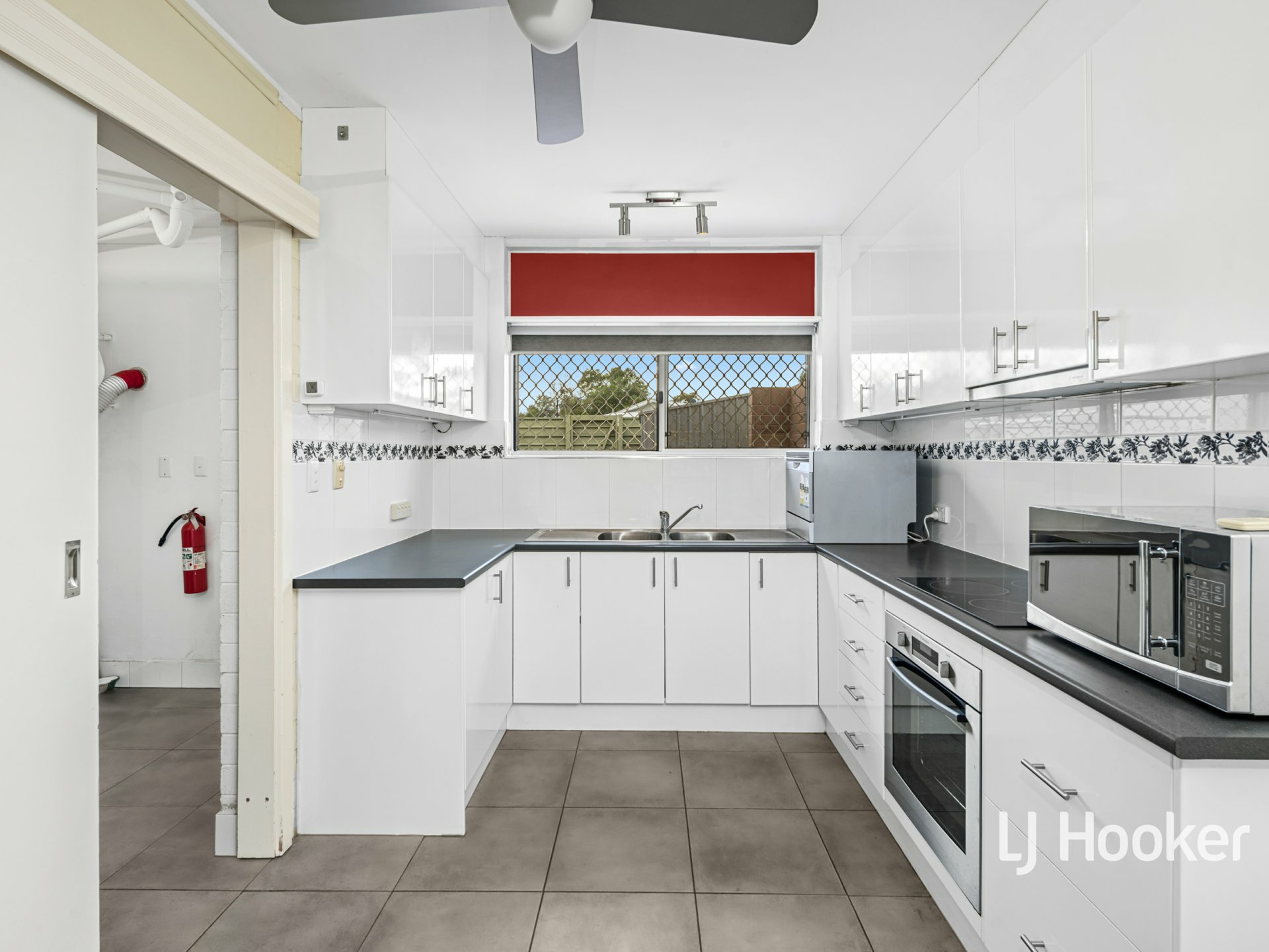 83/111 Bloomfield Street — photo 4 of 16