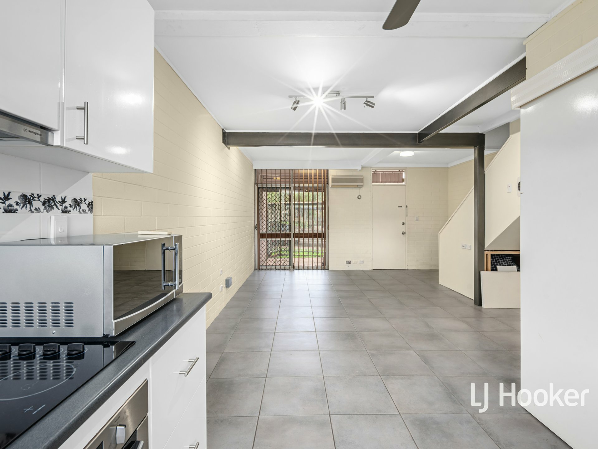 83/111 Bloomfield Street — photo 7 of 16