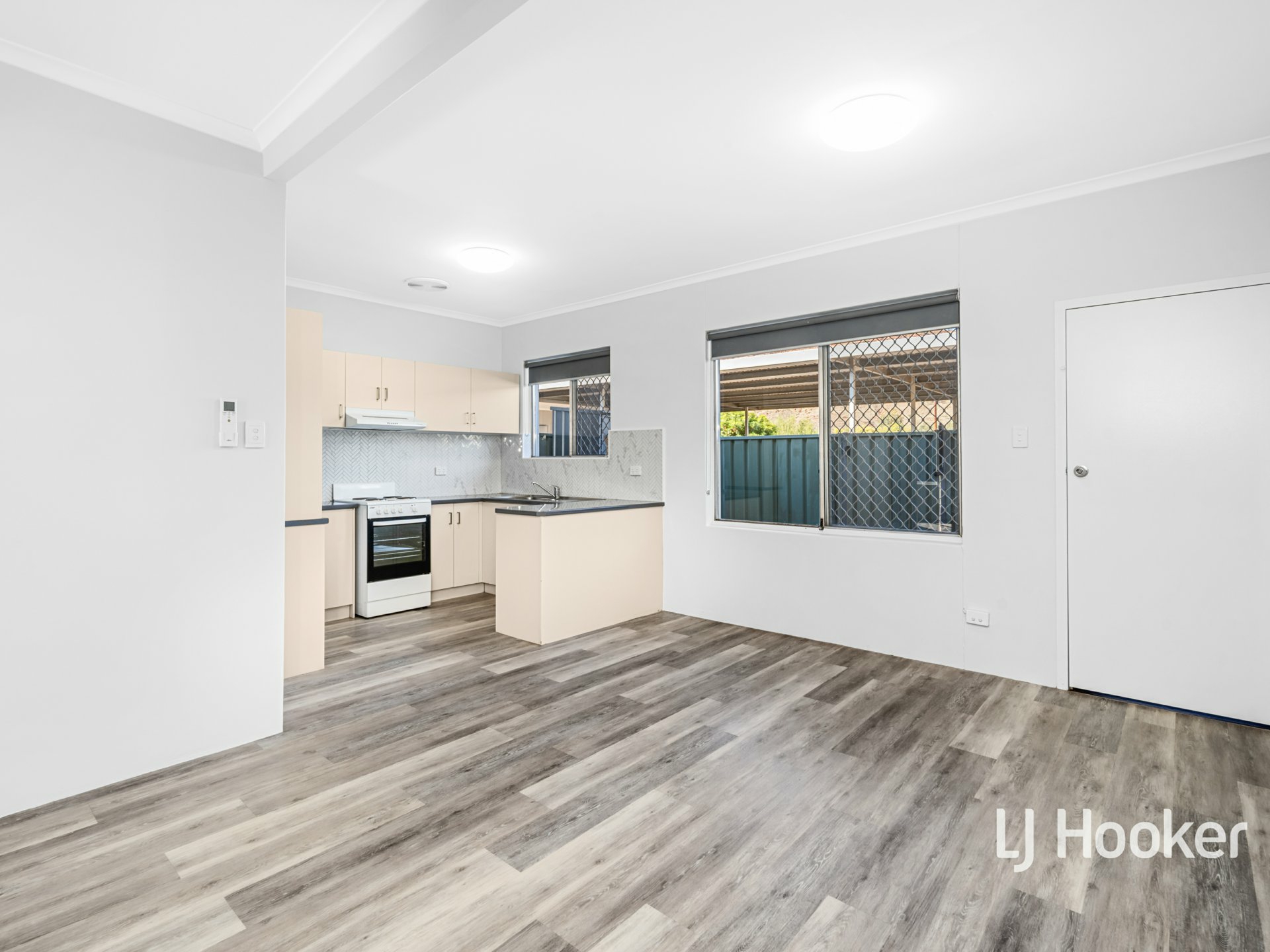 2/56 Bradshaw Drive — photo 2 of 14