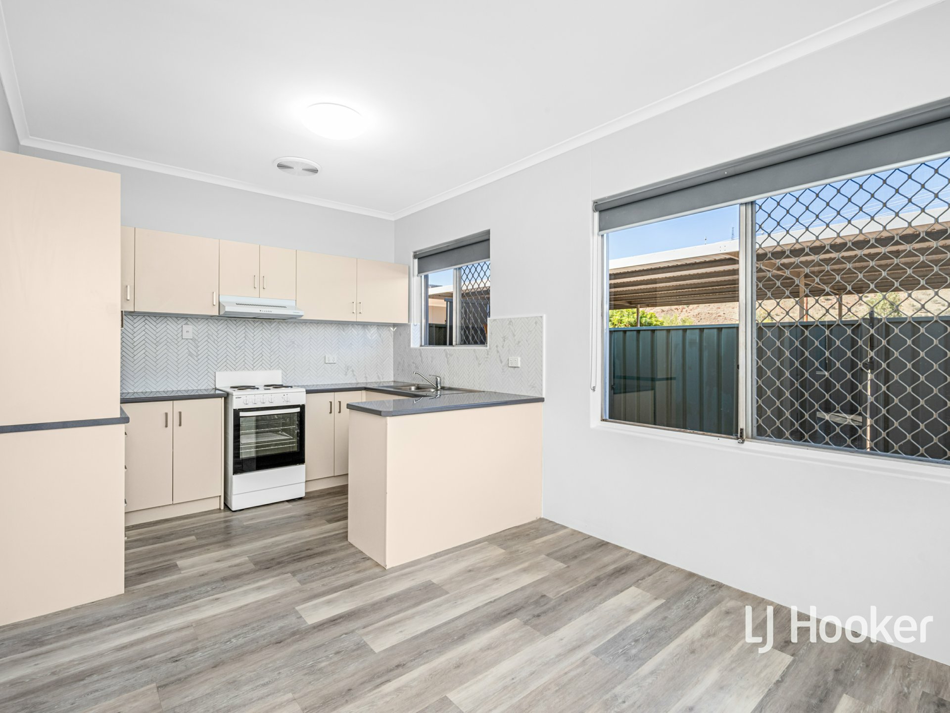 2/56 Bradshaw Drive — photo 5 of 14
