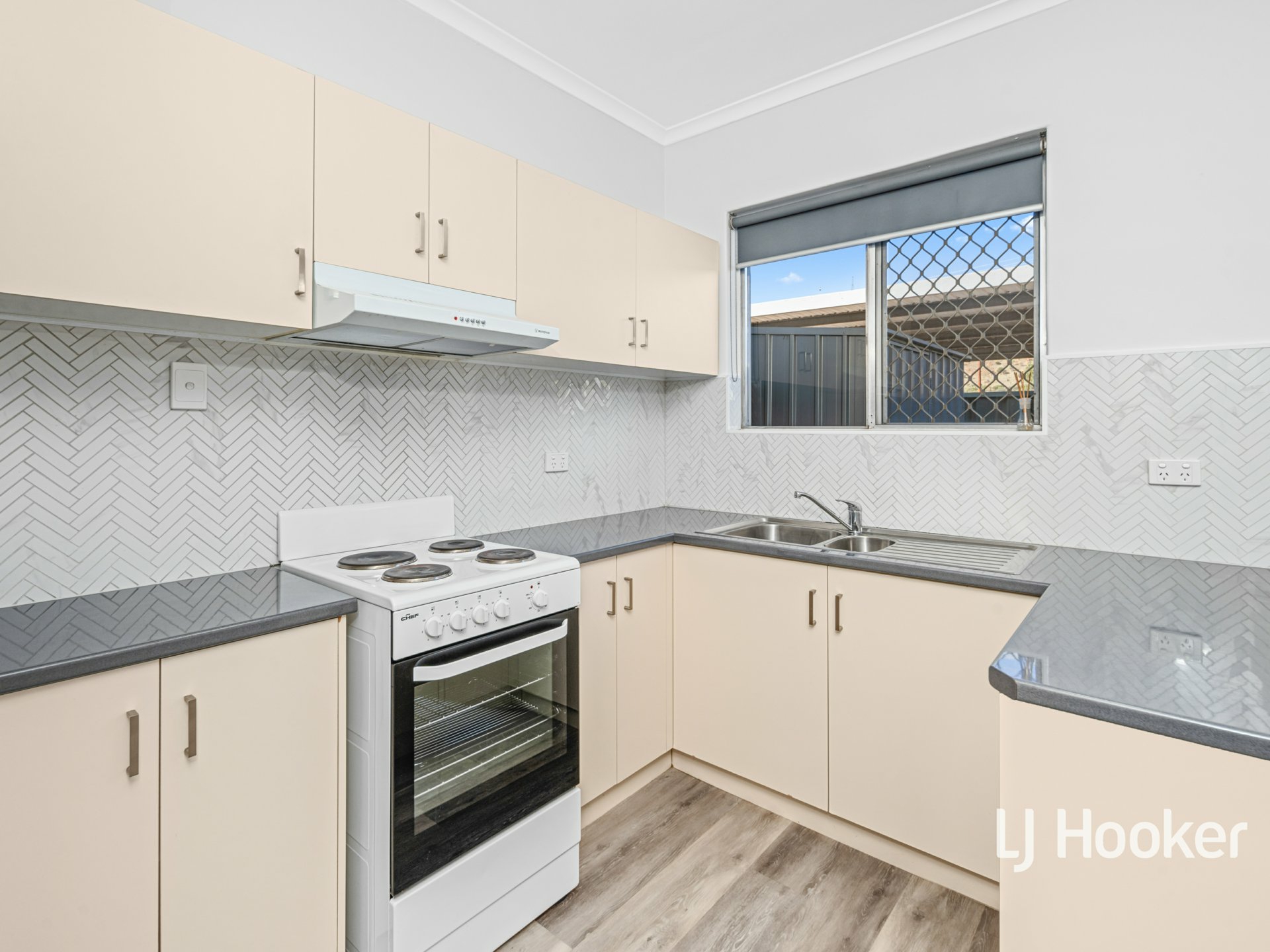 2/56 Bradshaw Drive — photo 6 of 14