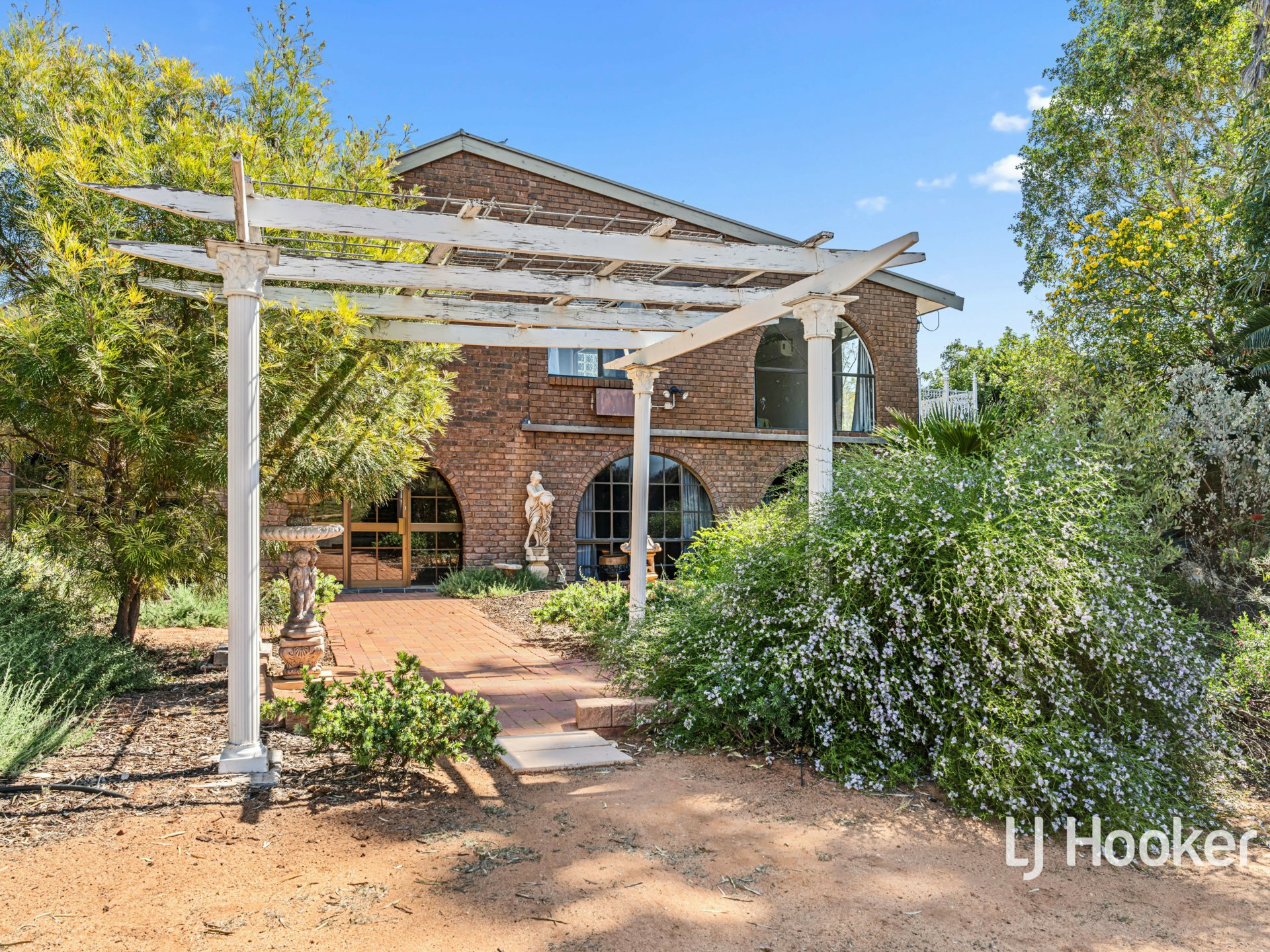 51 Coolibah Crescent — photo 2 of 30