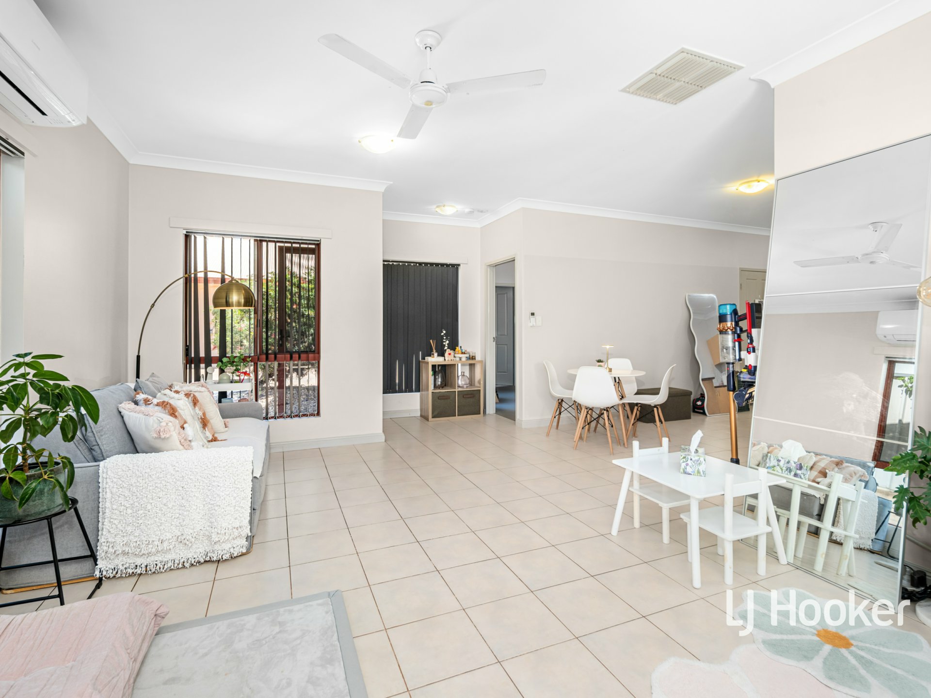2/19 Latz Crescent — photo 3 of 13
