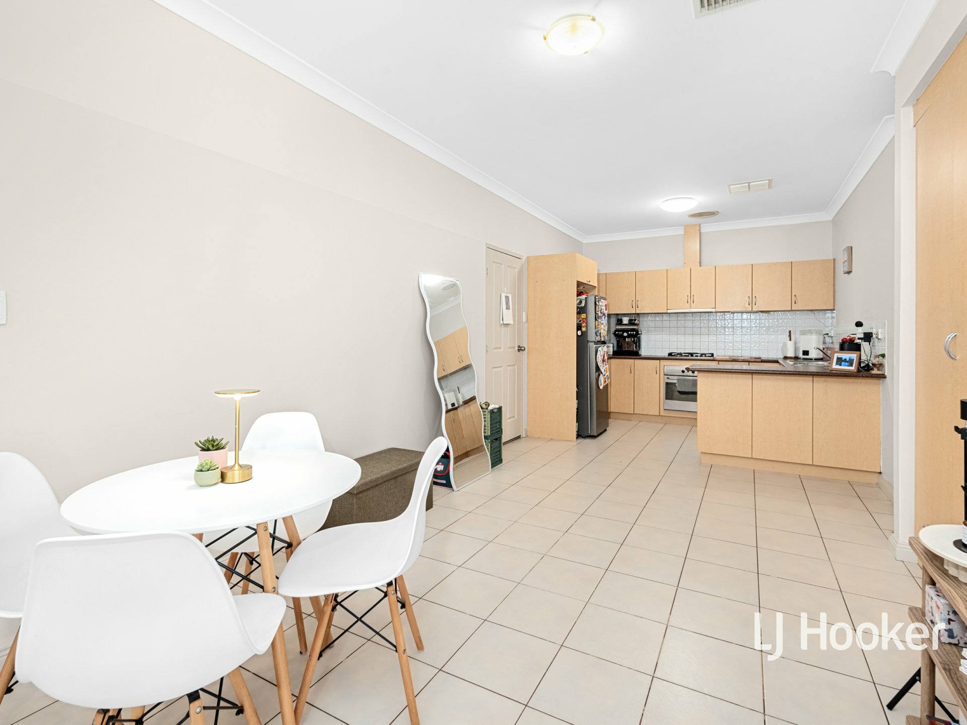 2/19 Latz Crescent — photo 4 of 13