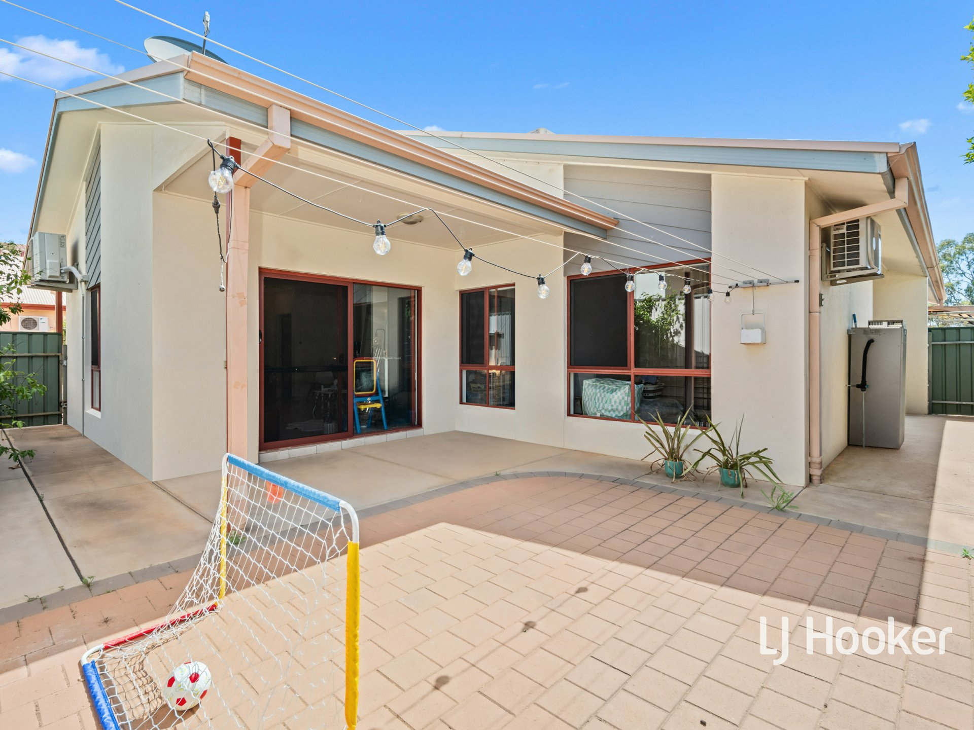 2/19 Latz Crescent — photo 12 of 13