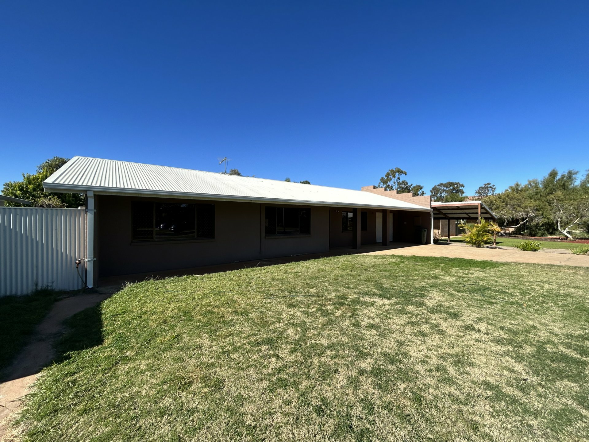 31 De Havilland Drive — photo 2 of 10