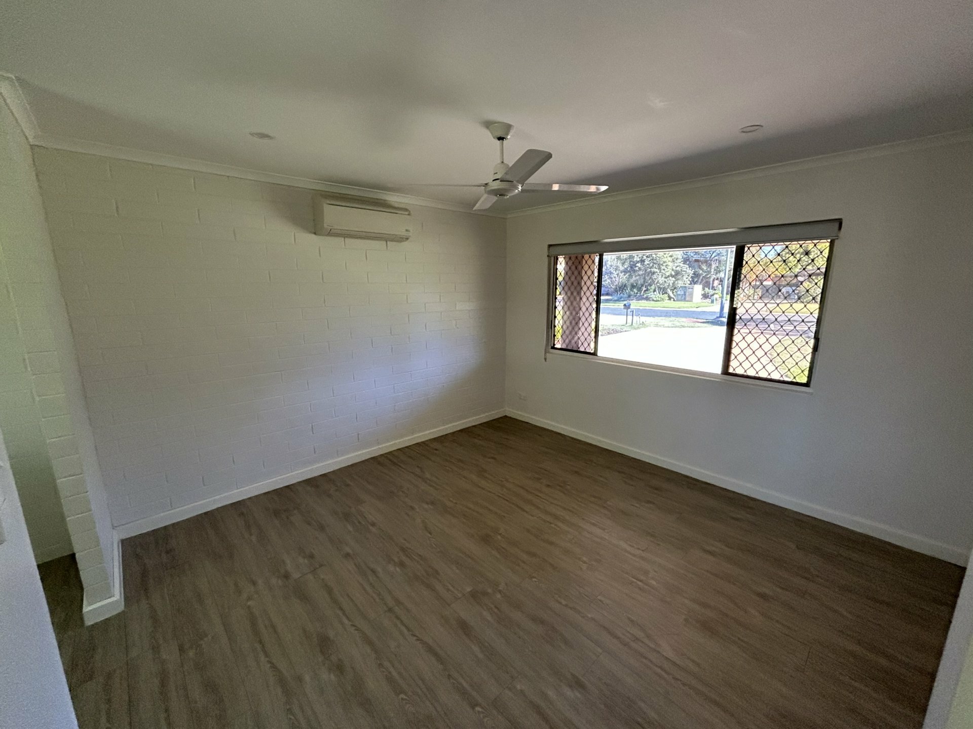 31 De Havilland Drive — photo 3 of 10