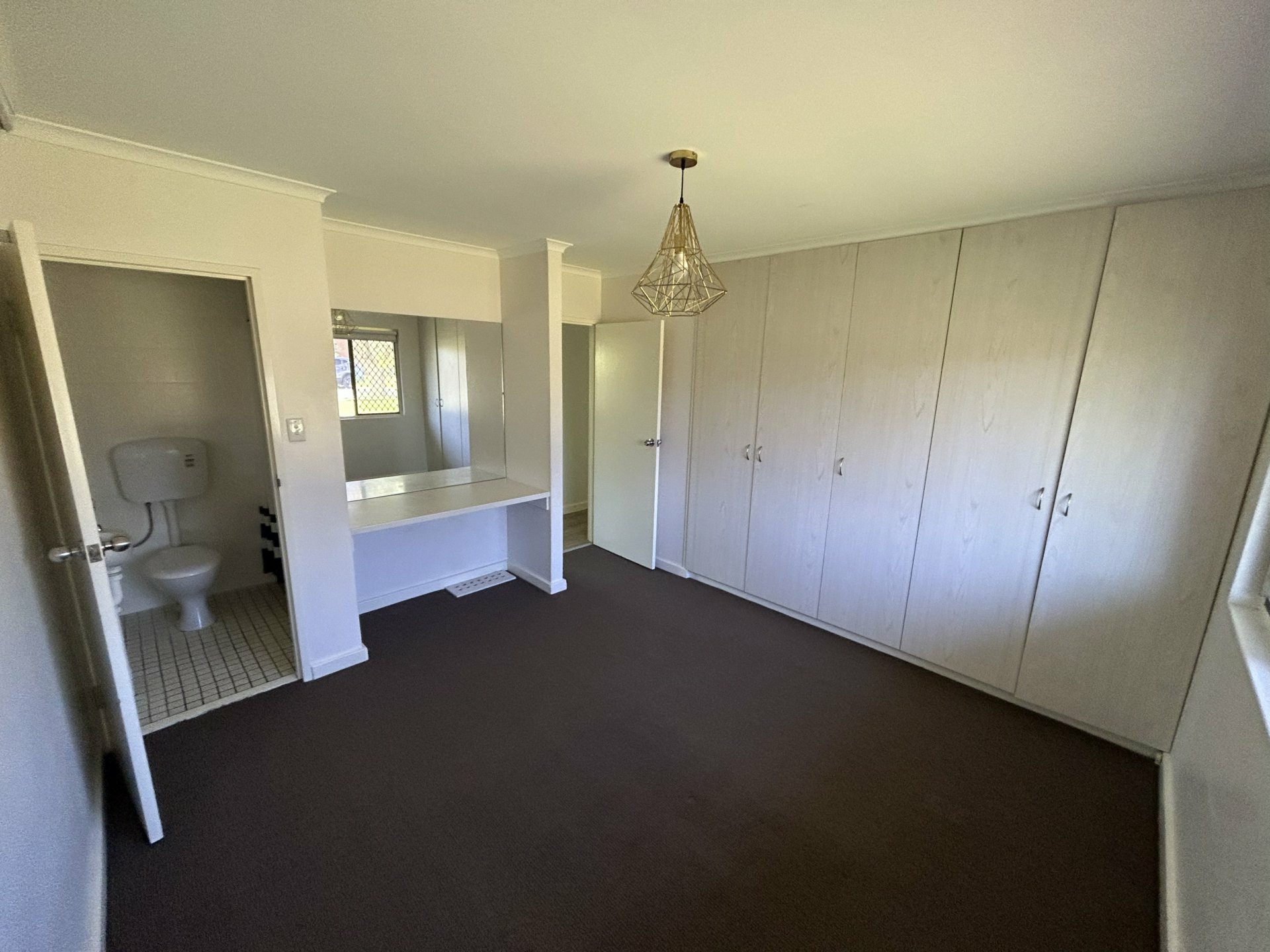 31 De Havilland Drive — photo 6 of 10
