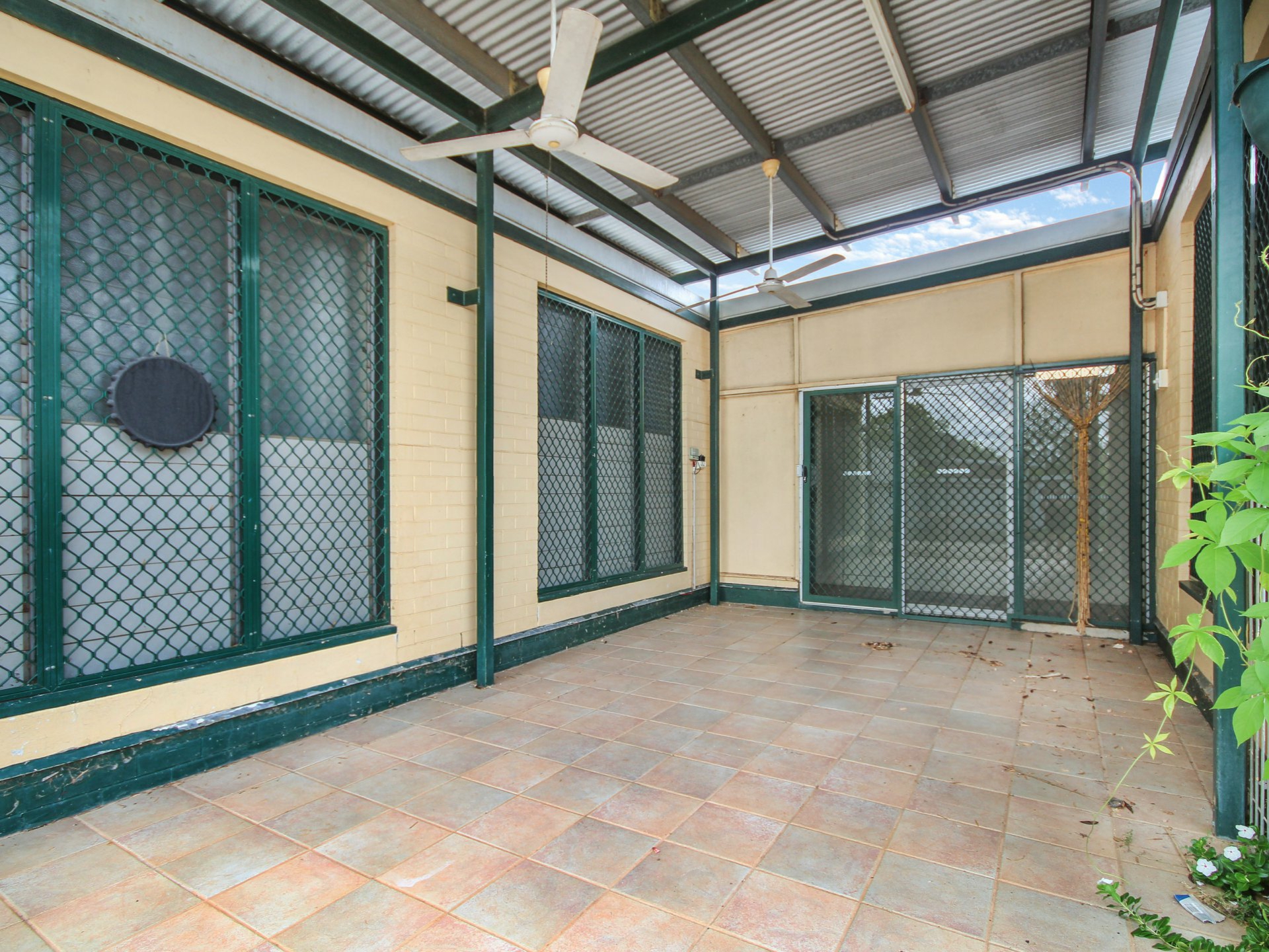 16 Tindal Street — photo 10 of 12