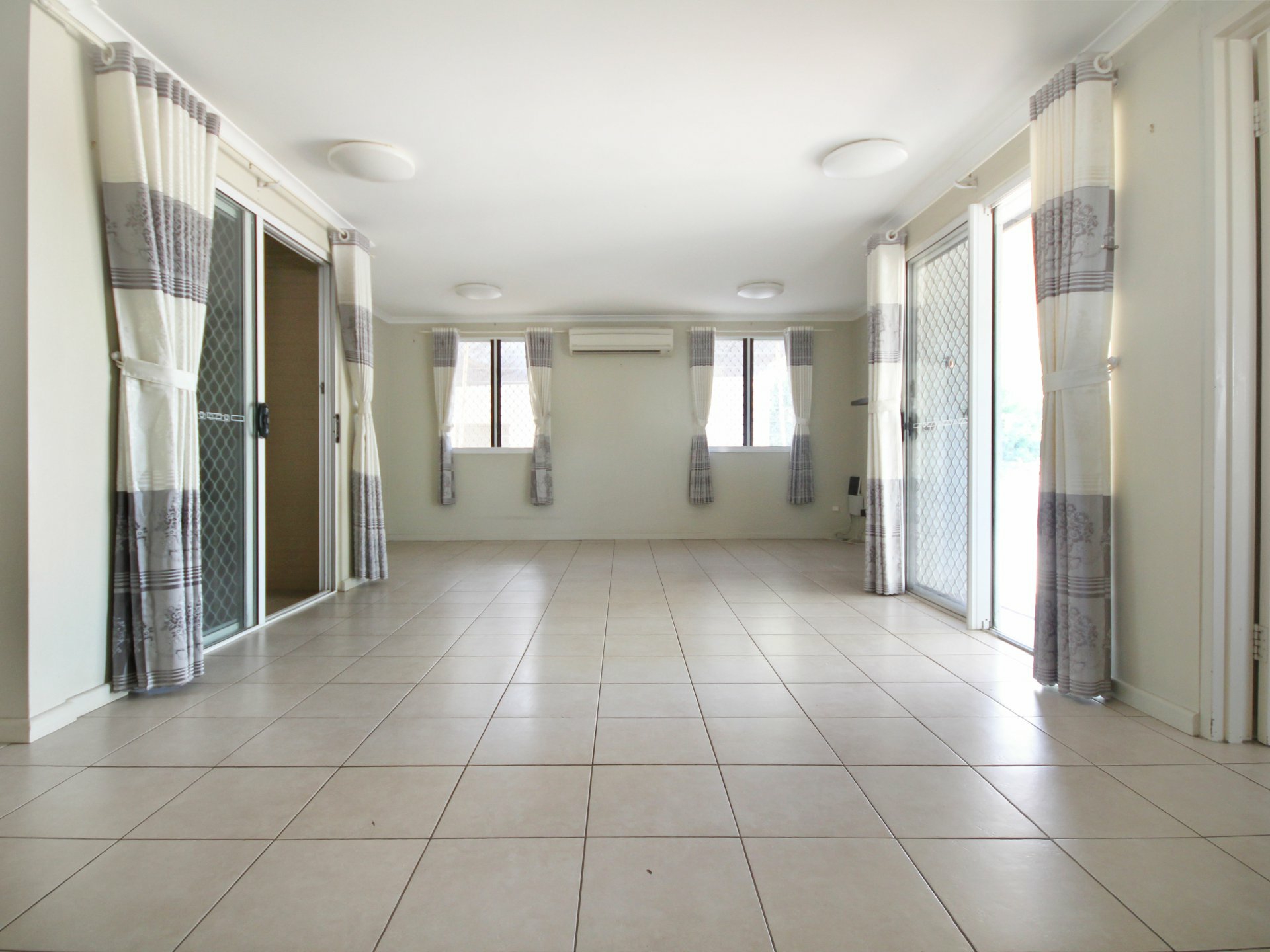 35 Pearce Street — photo 3 of 10