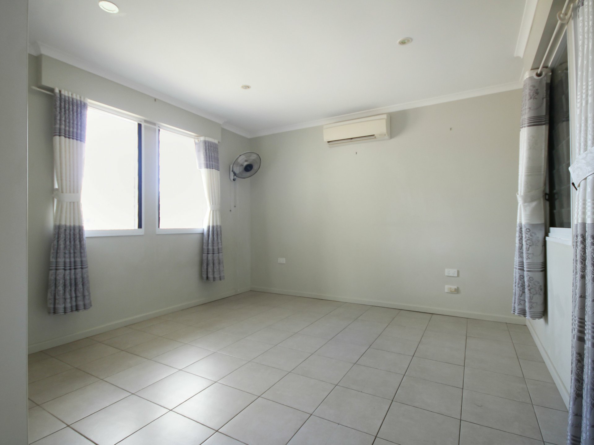 35 Pearce Street — photo 4 of 10