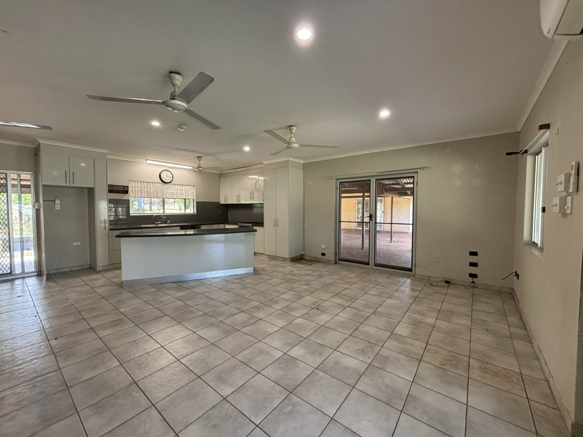 29 Kingston Road, COSSACK