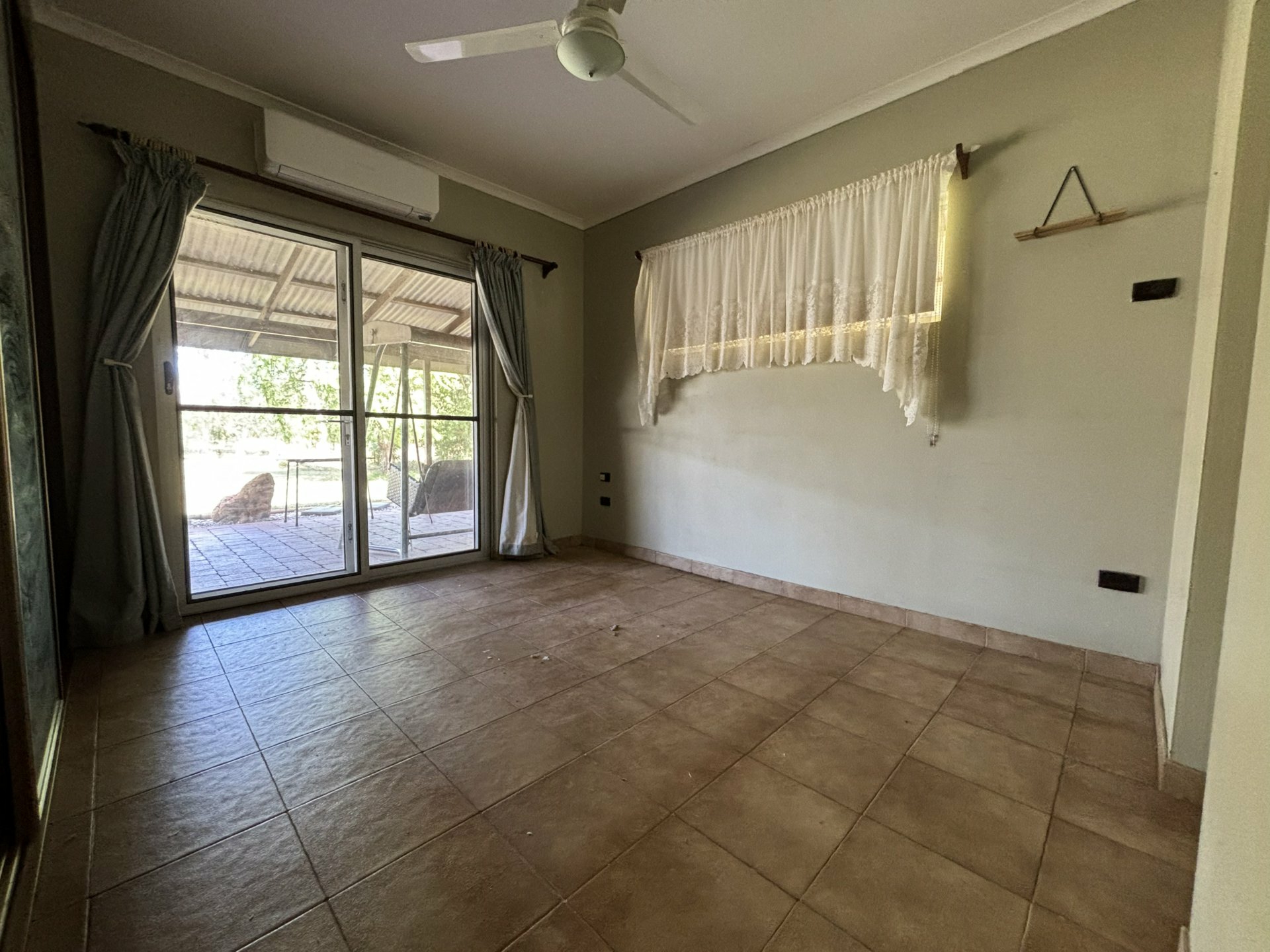 29 Kingston Road, COSSACK