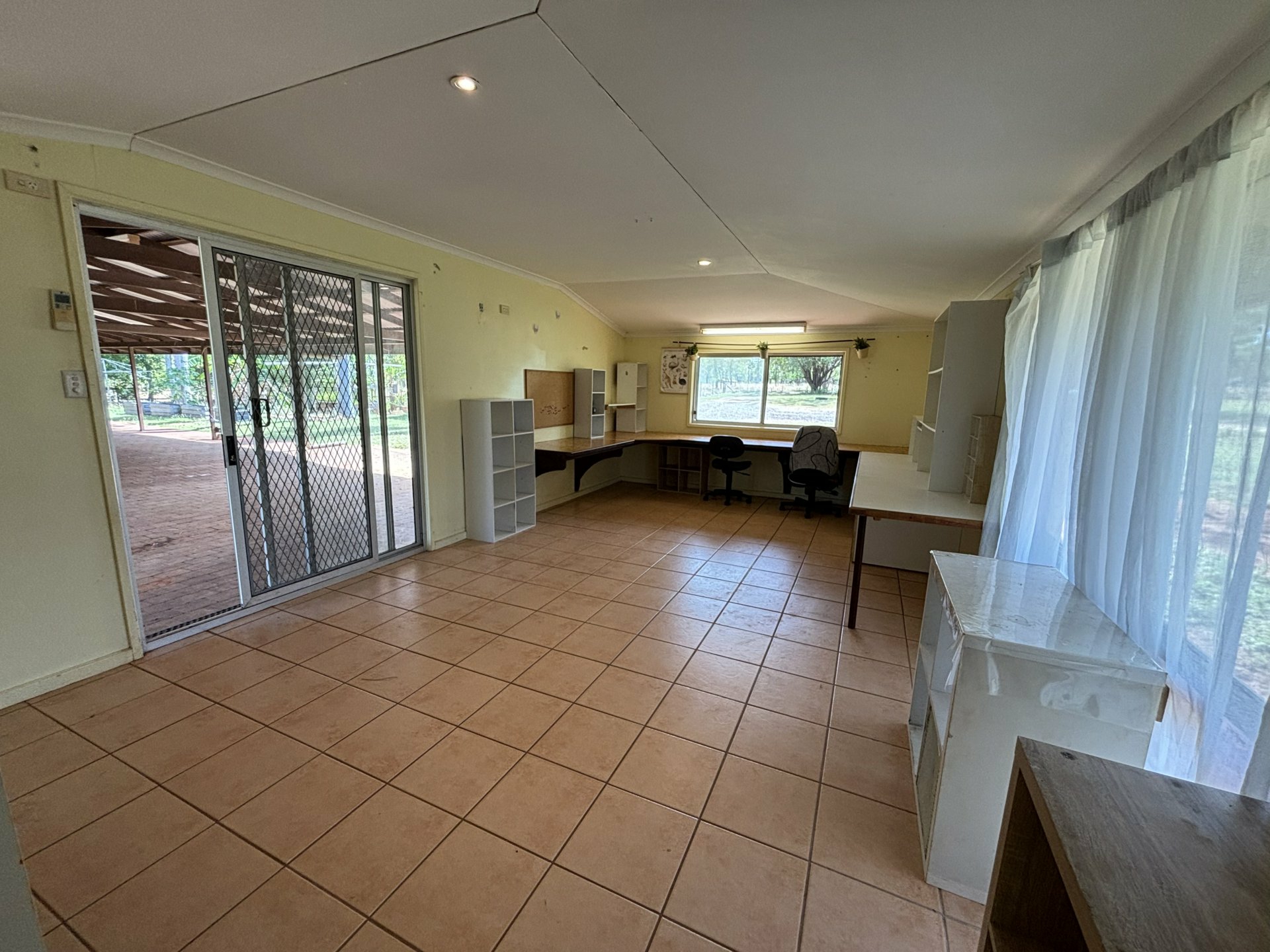 29 Kingston Road, COSSACK