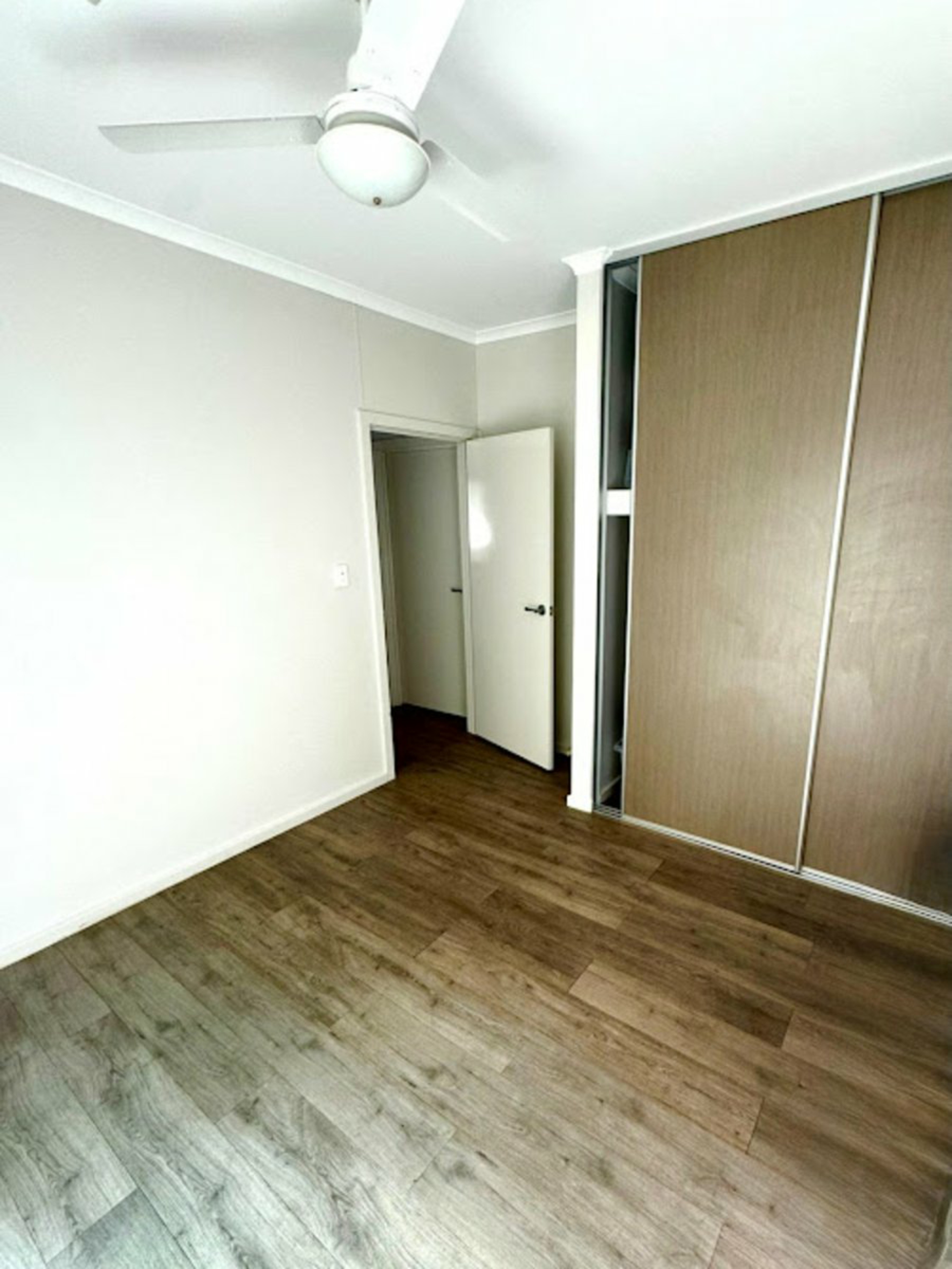 9 HILDA STREET — photo 7 of 13