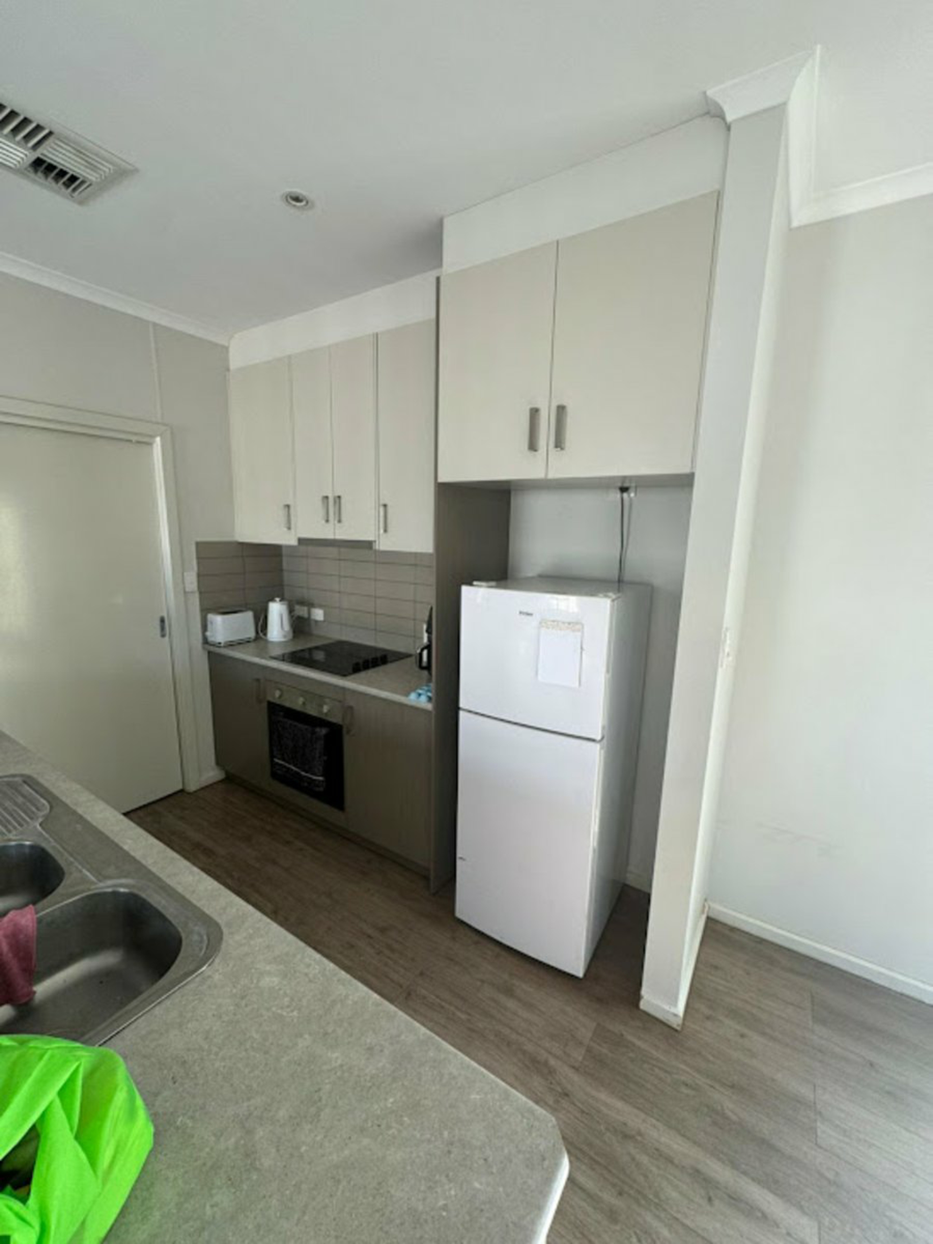 9 HILDA STREET — photo 10 of 13