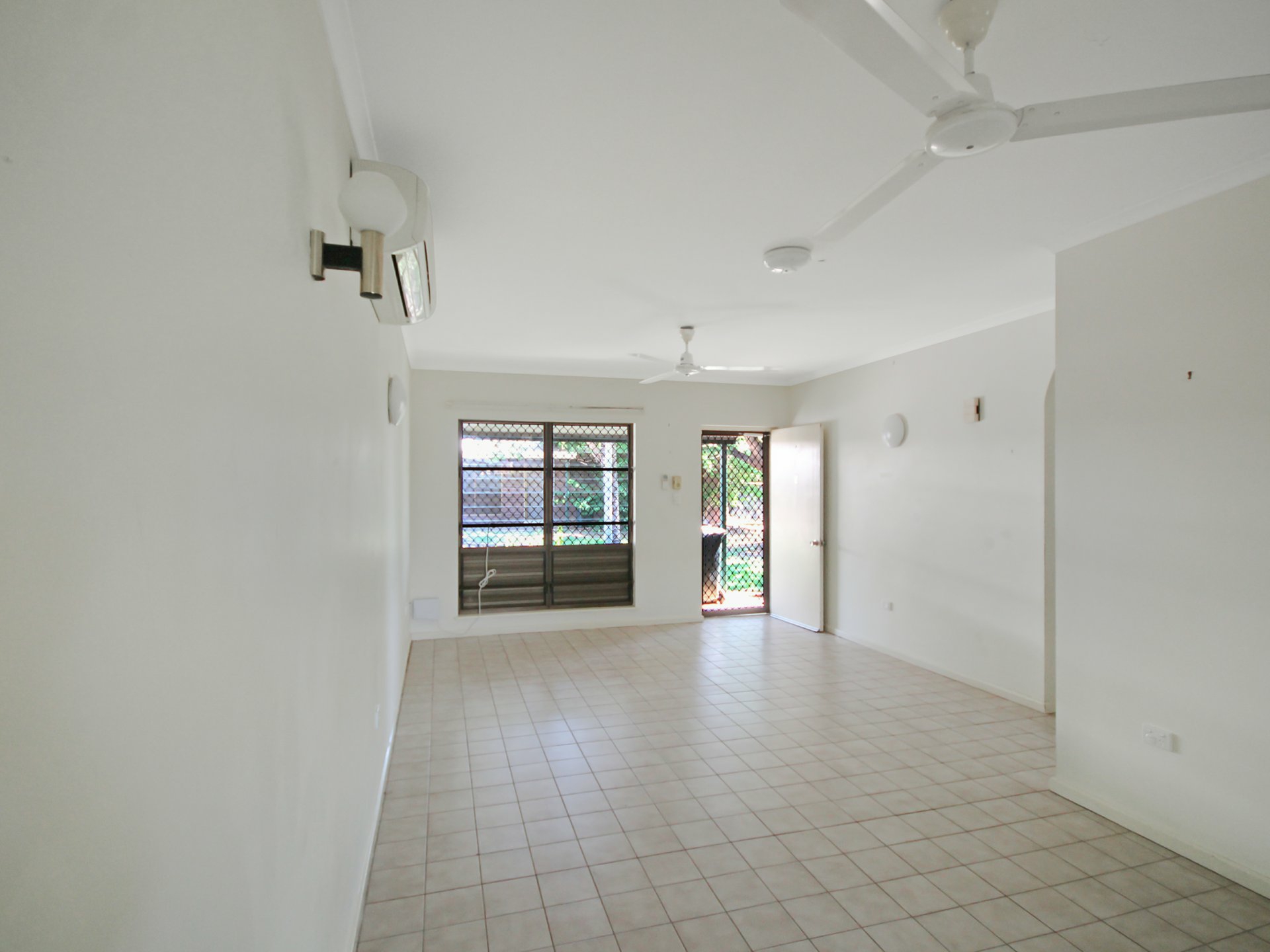 Unit 3/5 Power Crescent — photo 2 of 7