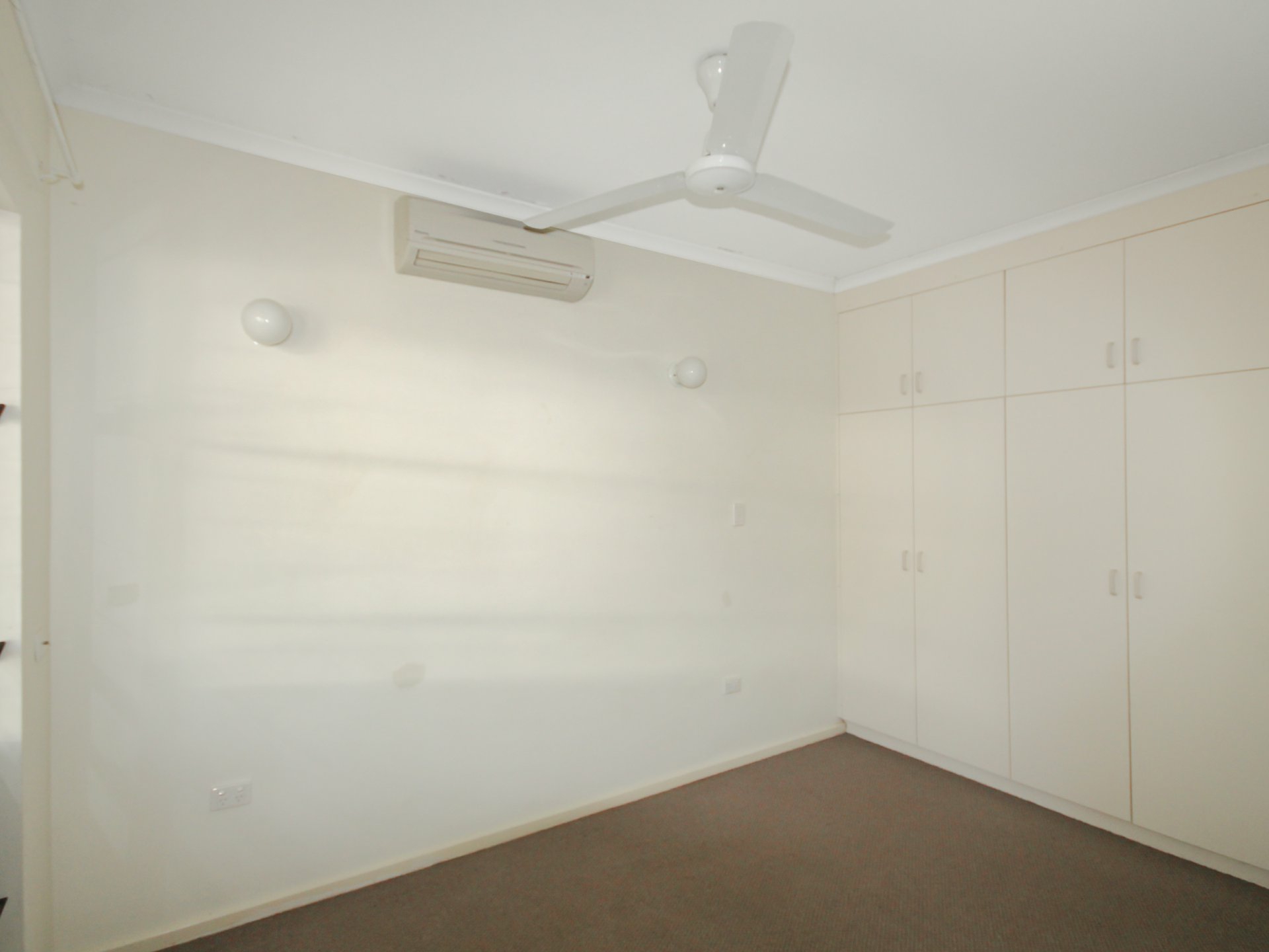Unit 3/5 Power Crescent — photo 5 of 7