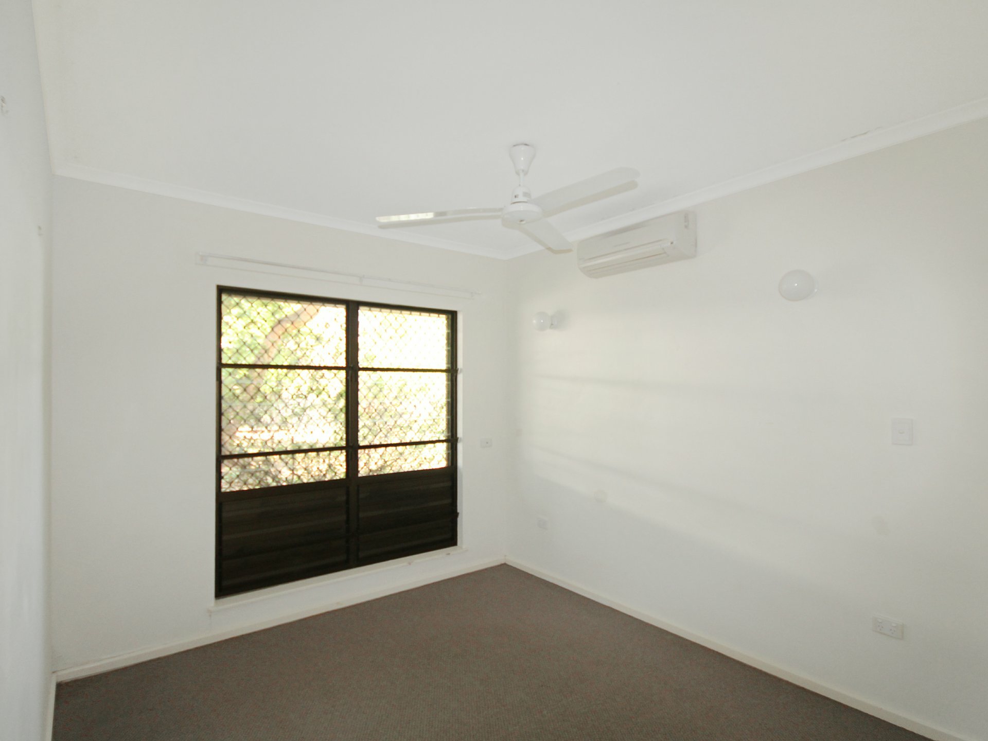 Unit 3/5 Power Crescent — photo 6 of 7