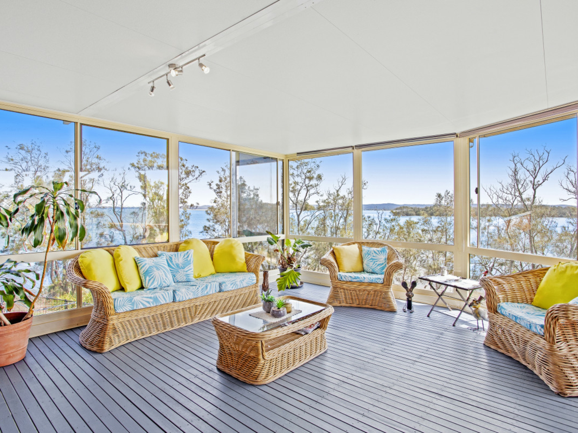 6 Marine Parade, ROCKY POINT