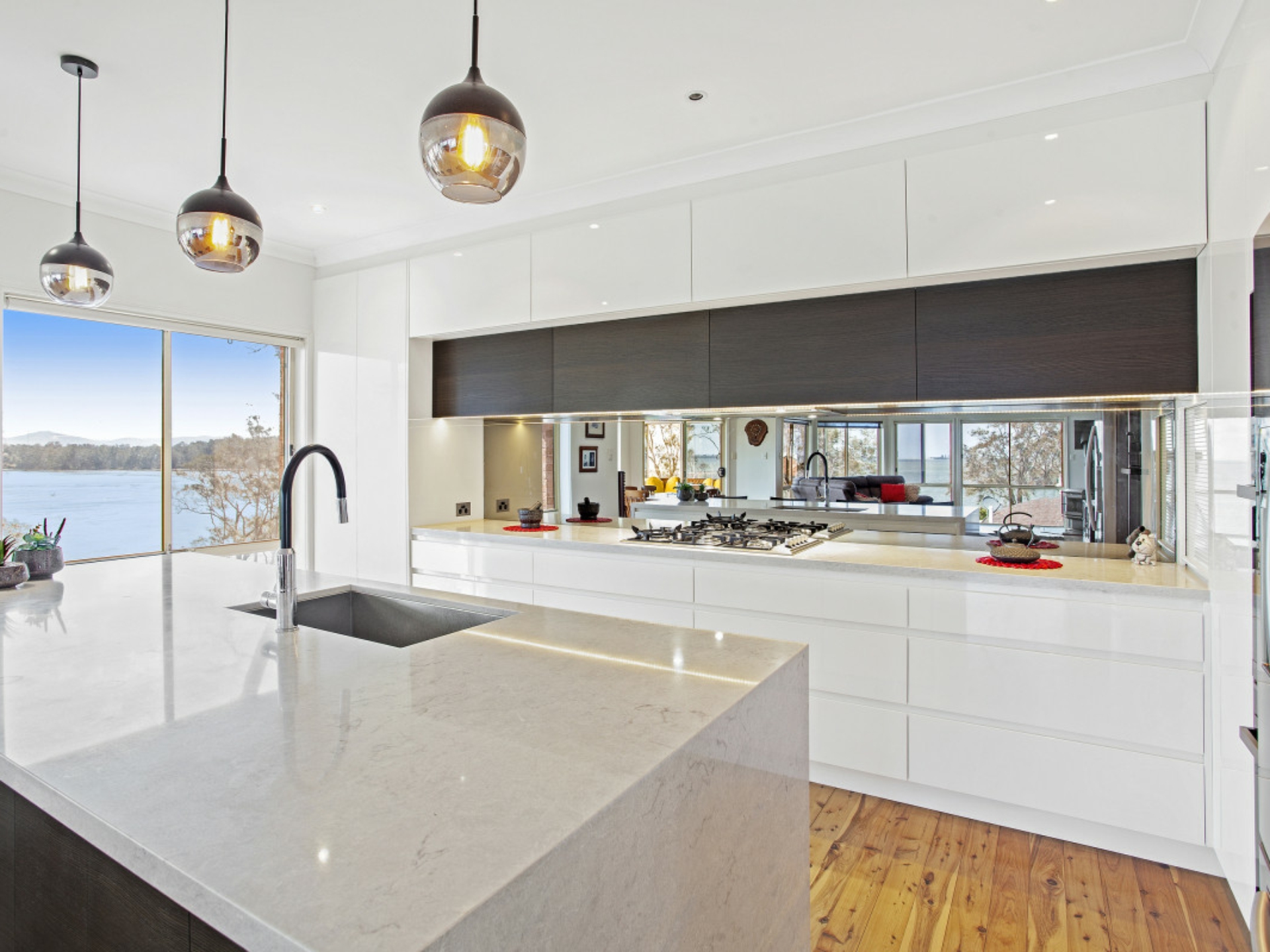 6 Marine Parade, ROCKY POINT