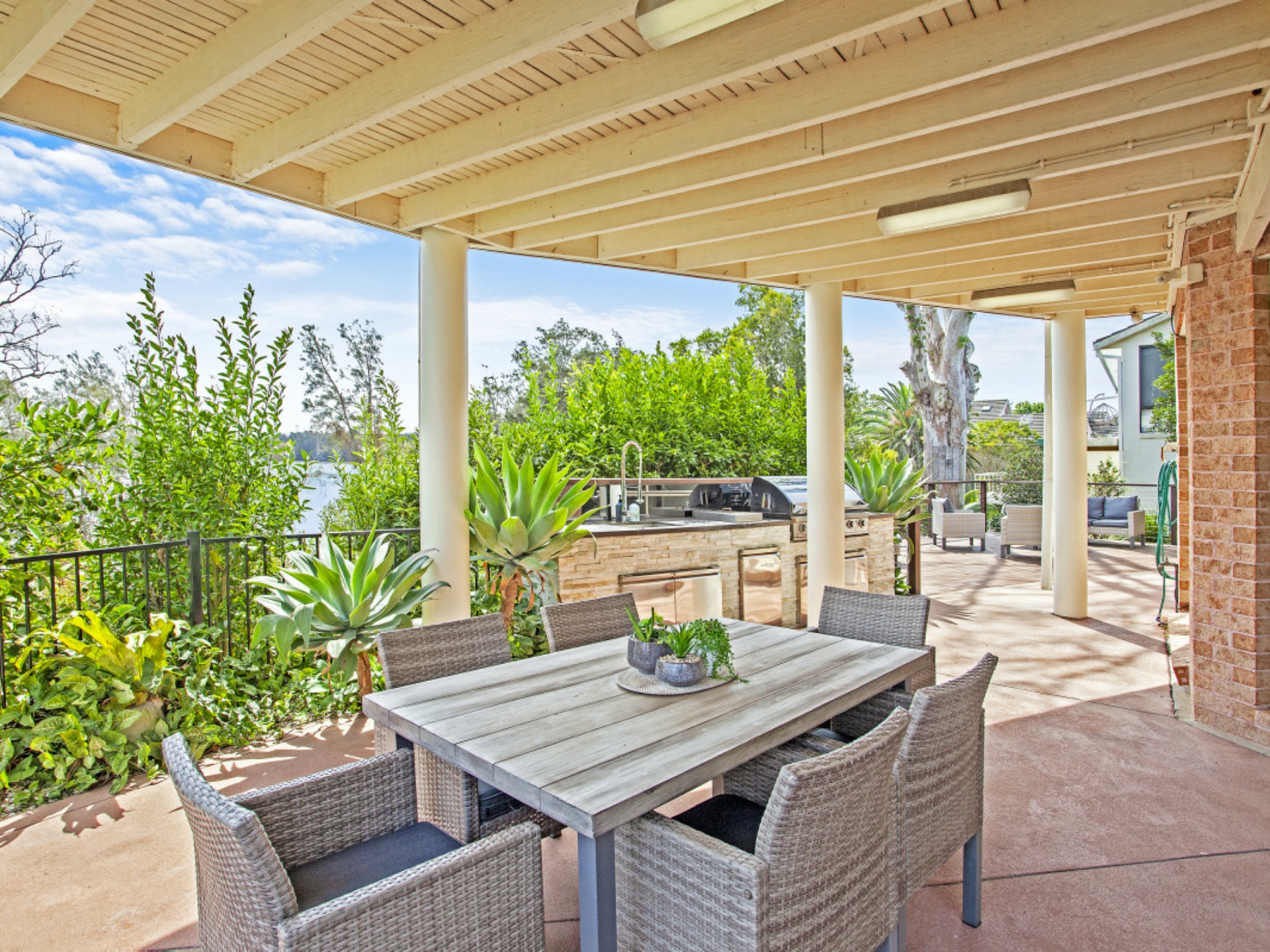 6 Marine Parade, ROCKY POINT