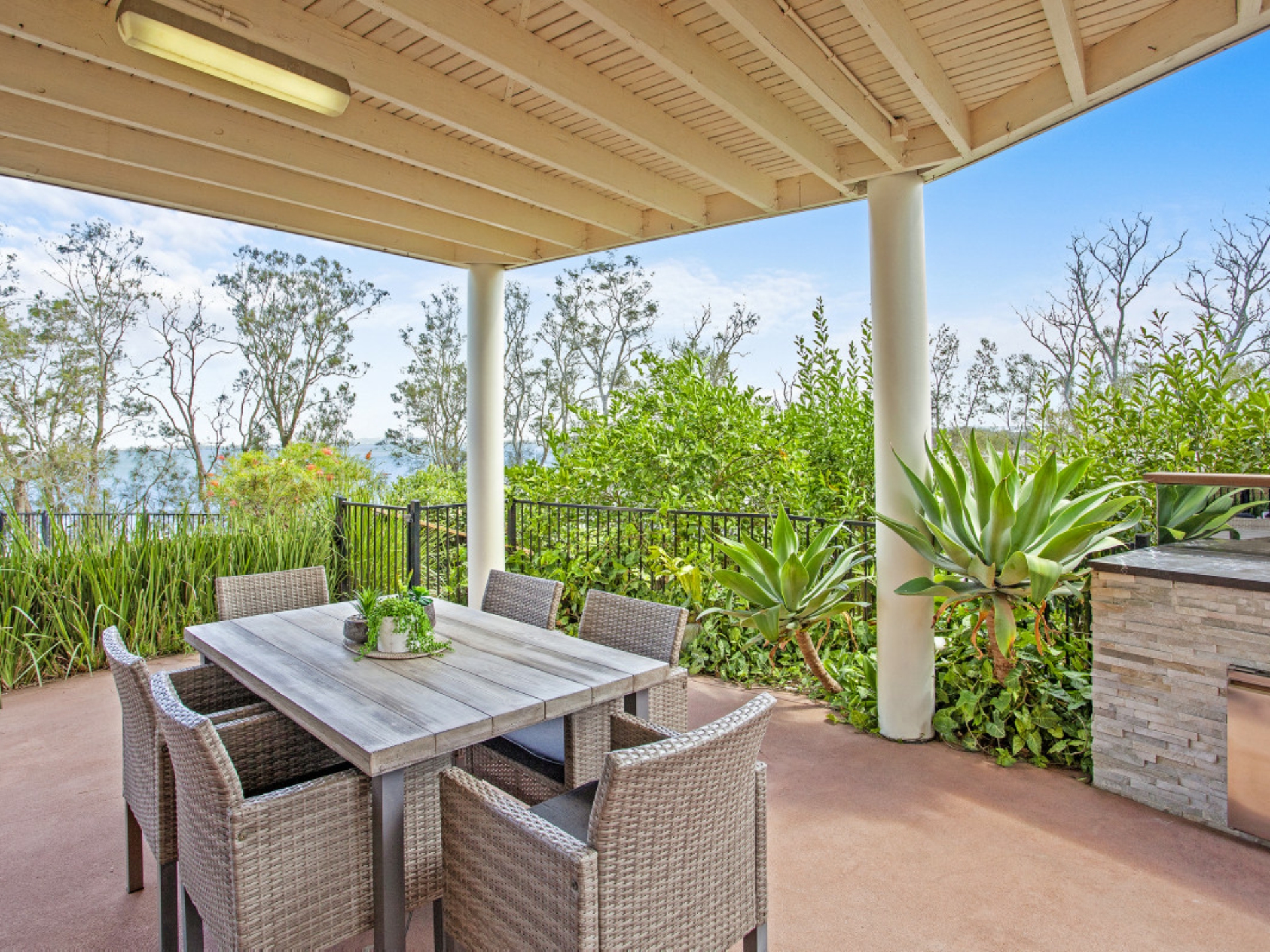 6 Marine Parade, ROCKY POINT