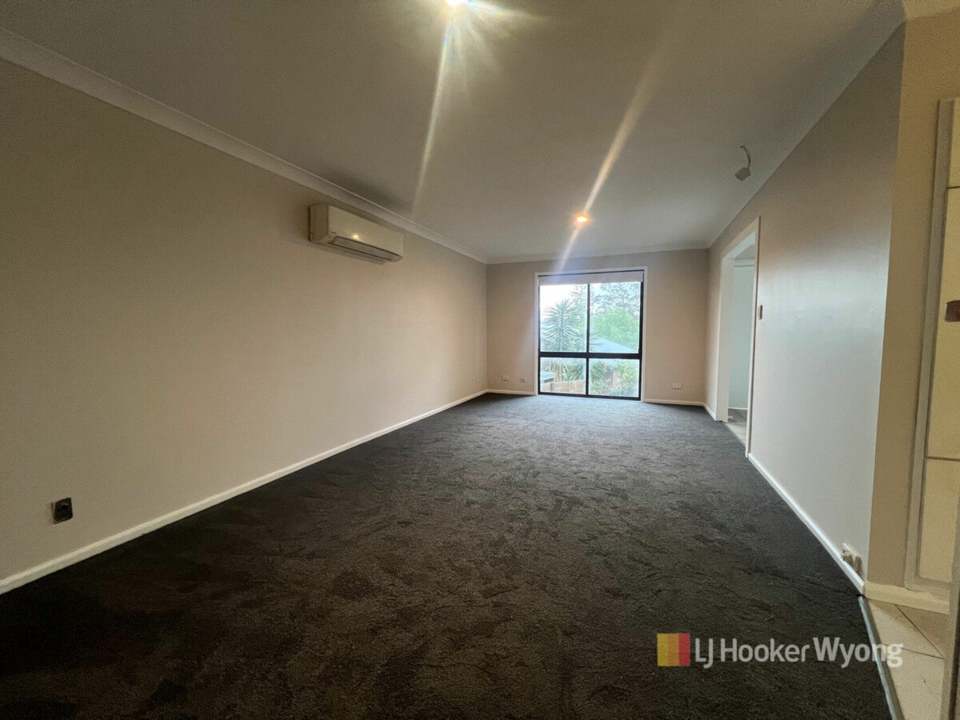 2/37 Wyoming Road, WYOMING