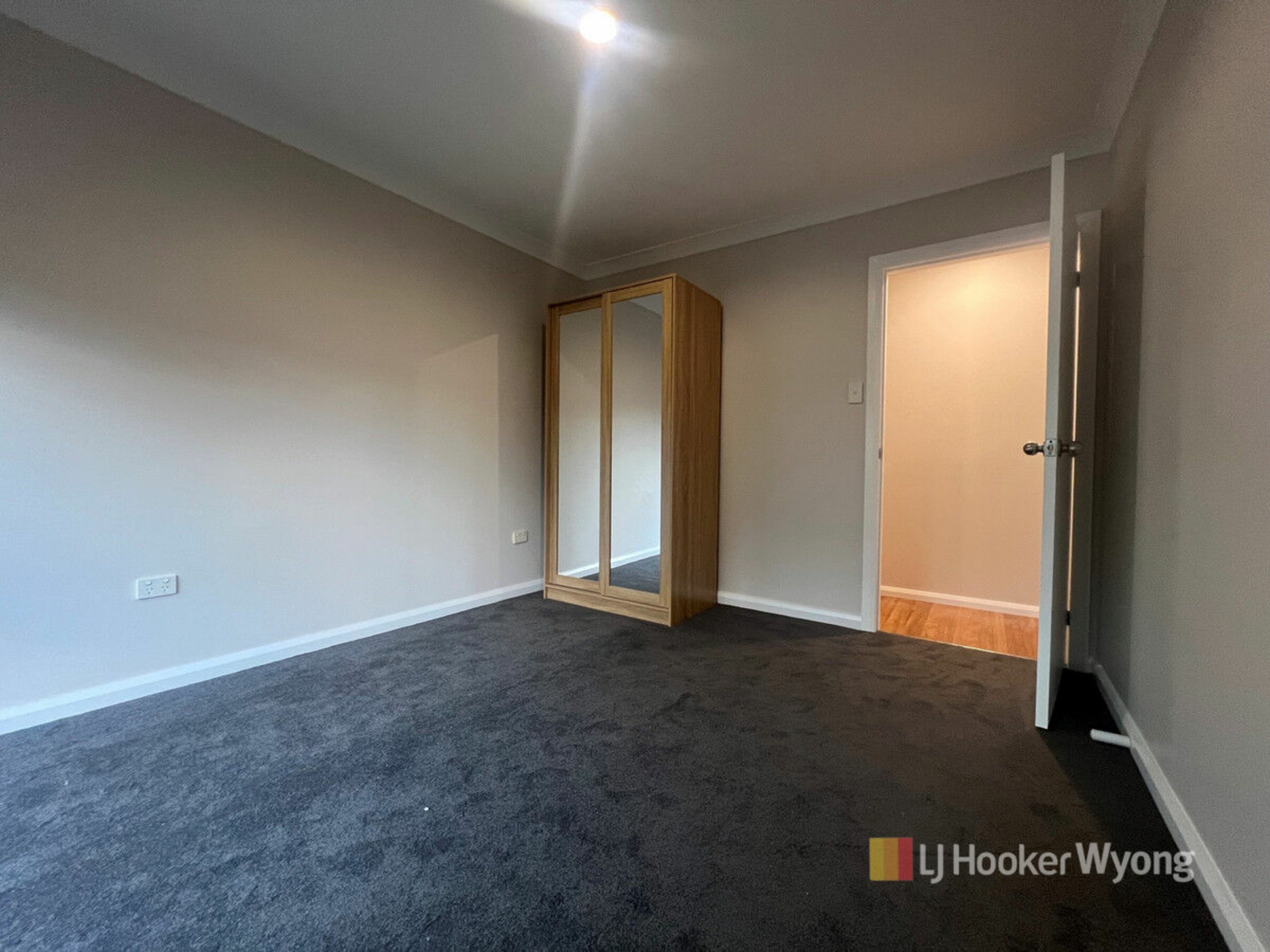 2/37 Wyoming Road, WYOMING