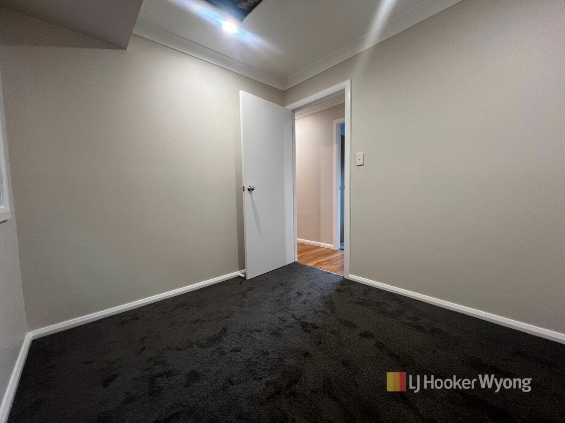 2/37 Wyoming Road, WYOMING