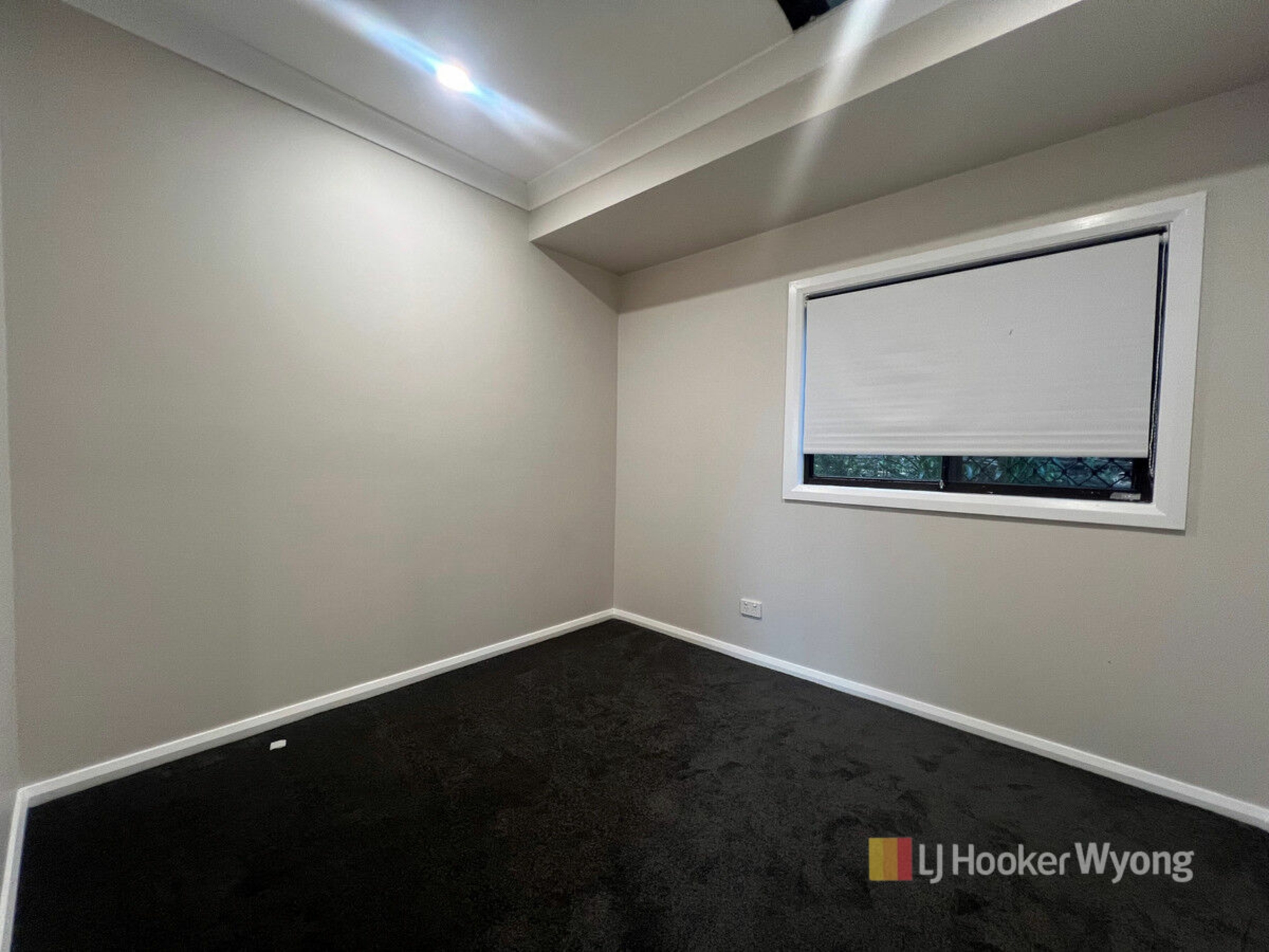 2/37 Wyoming Road, WYOMING