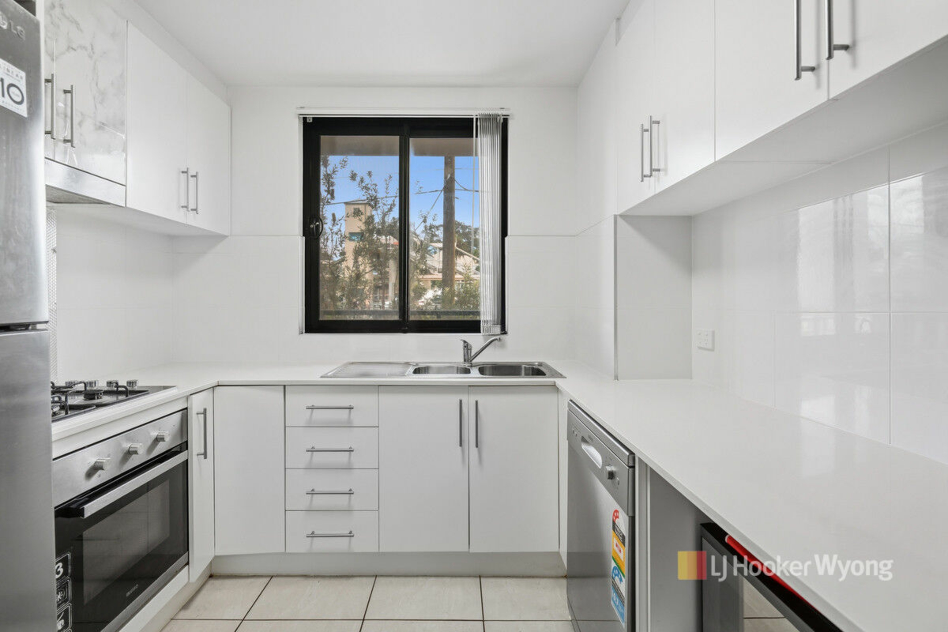 5/51-53 Howarth Street — photo 3 of 14