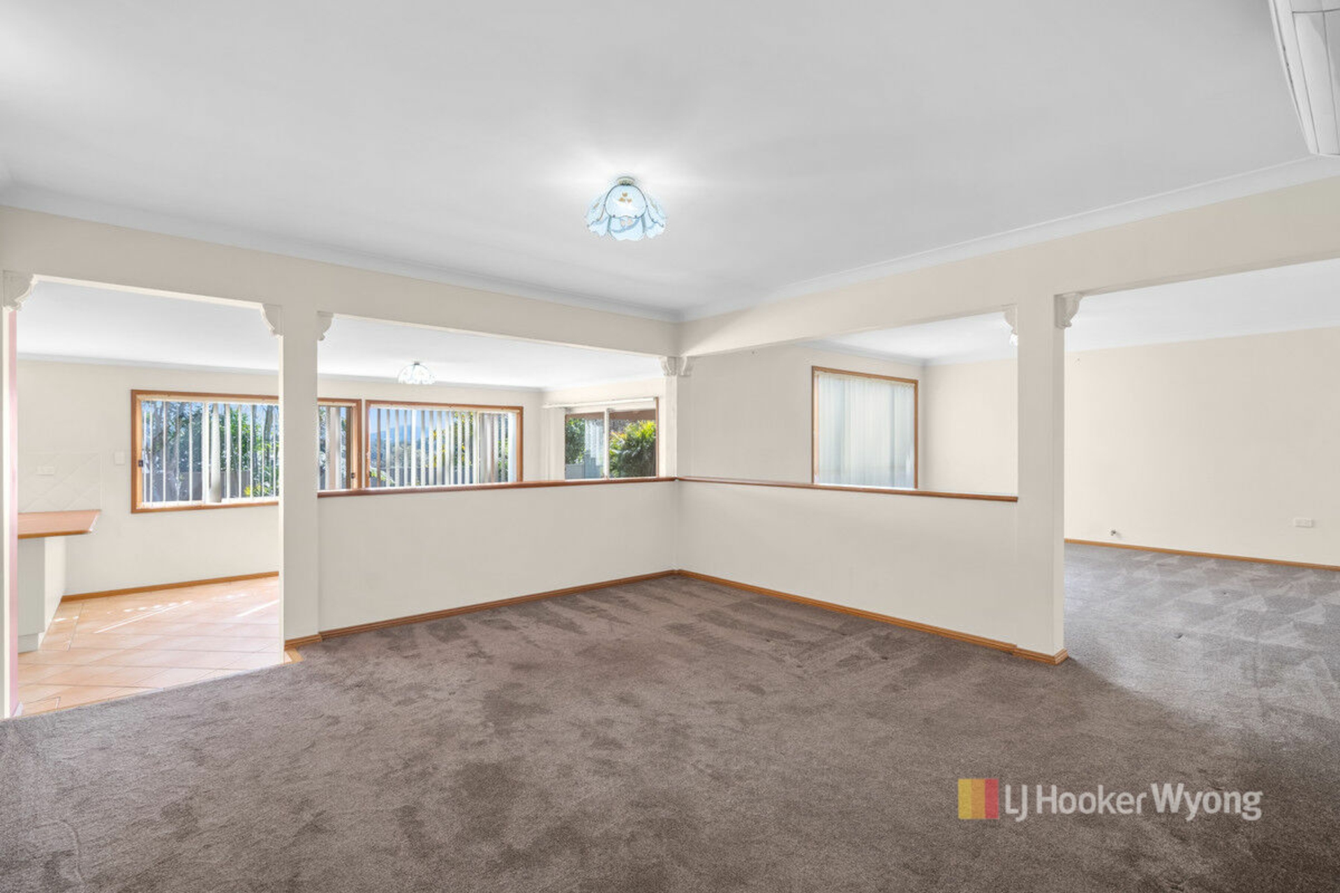 120 Woodbury Park Drive — photo 2 of 13