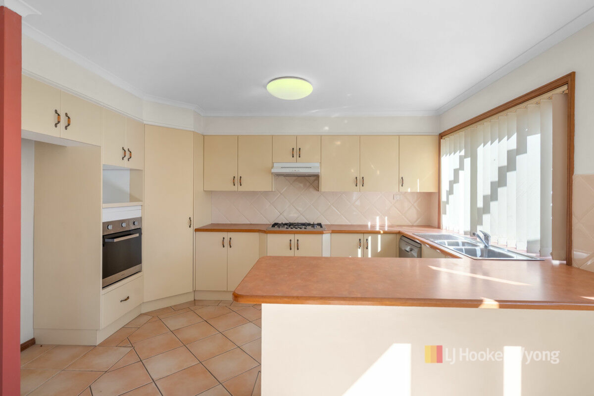120 Woodbury Park Drive — photo 3 of 13
