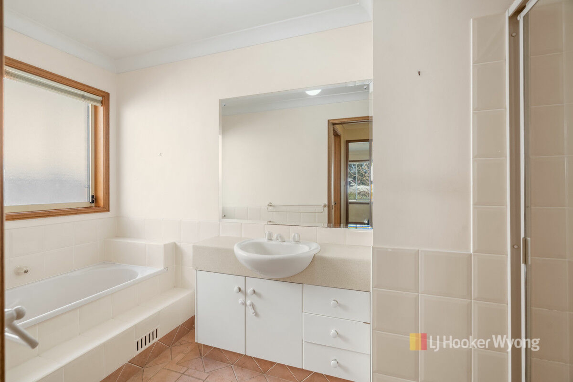 120 Woodbury Park Drive — photo 4 of 13