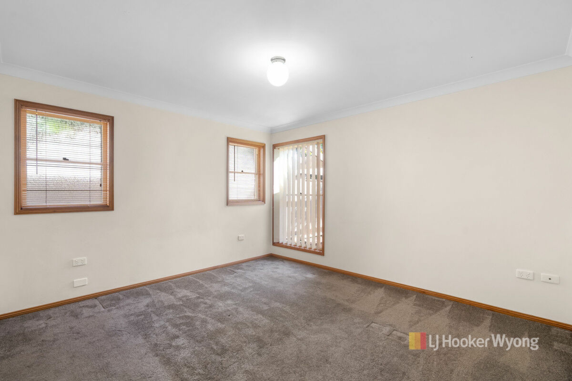 120 Woodbury Park Drive — photo 8 of 13