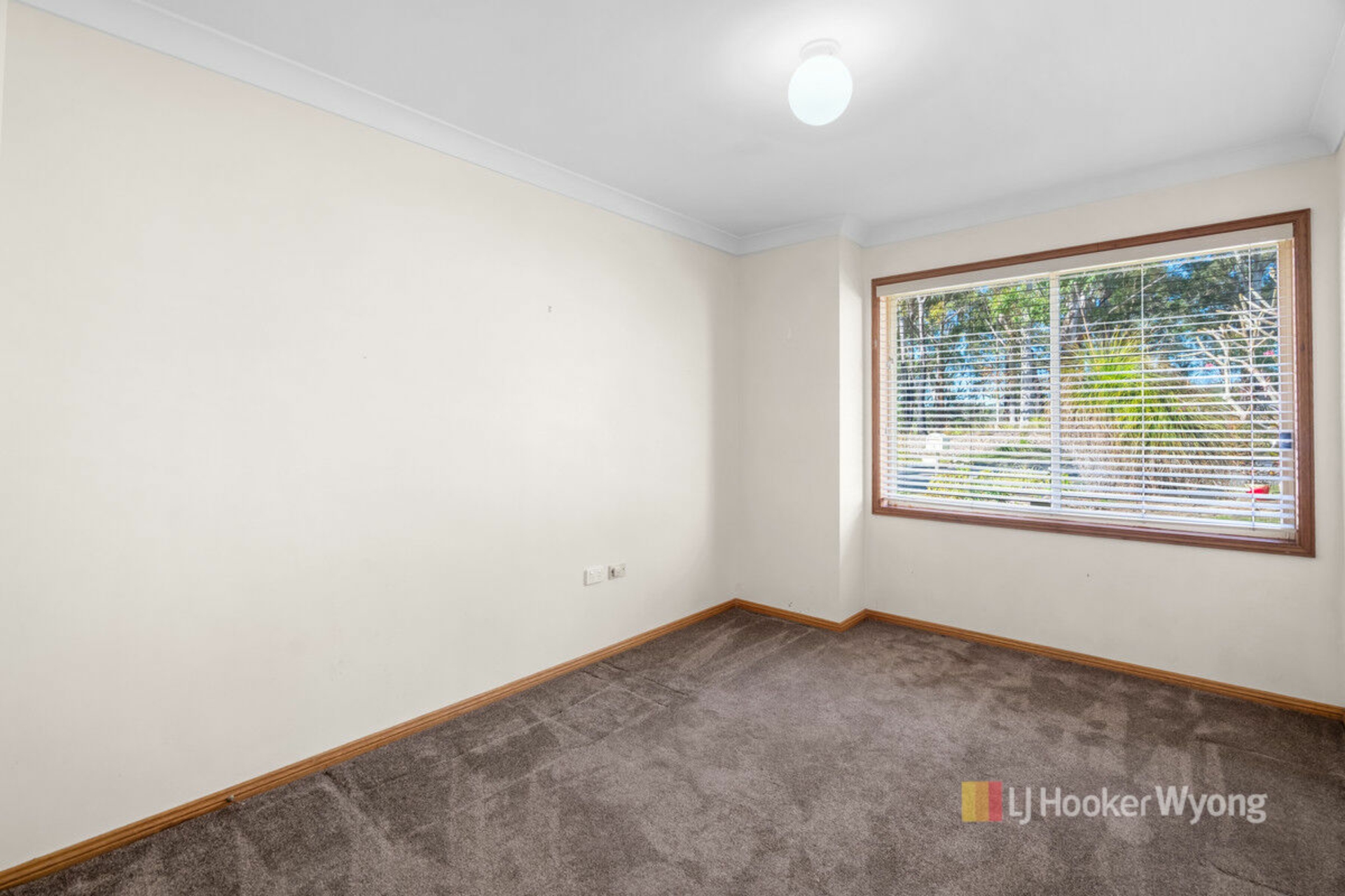 120 Woodbury Park Drive — photo 10 of 13