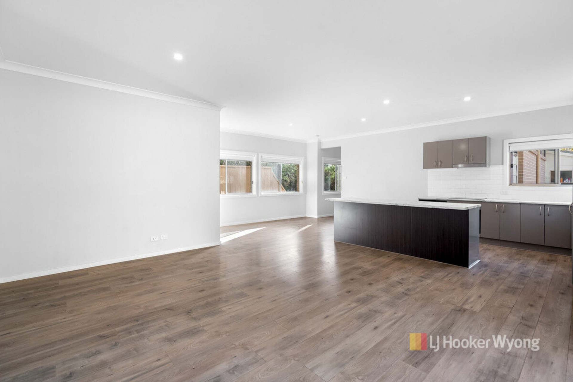 32 Weaver Crescent — photo 3 of 14