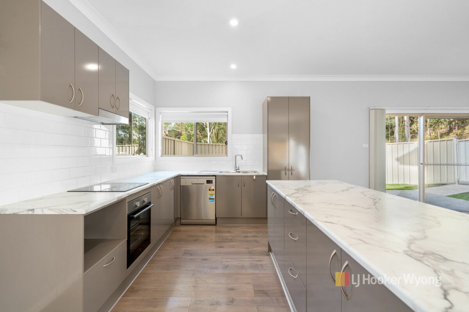 32 Weaver Crescent — photo 4 of 14