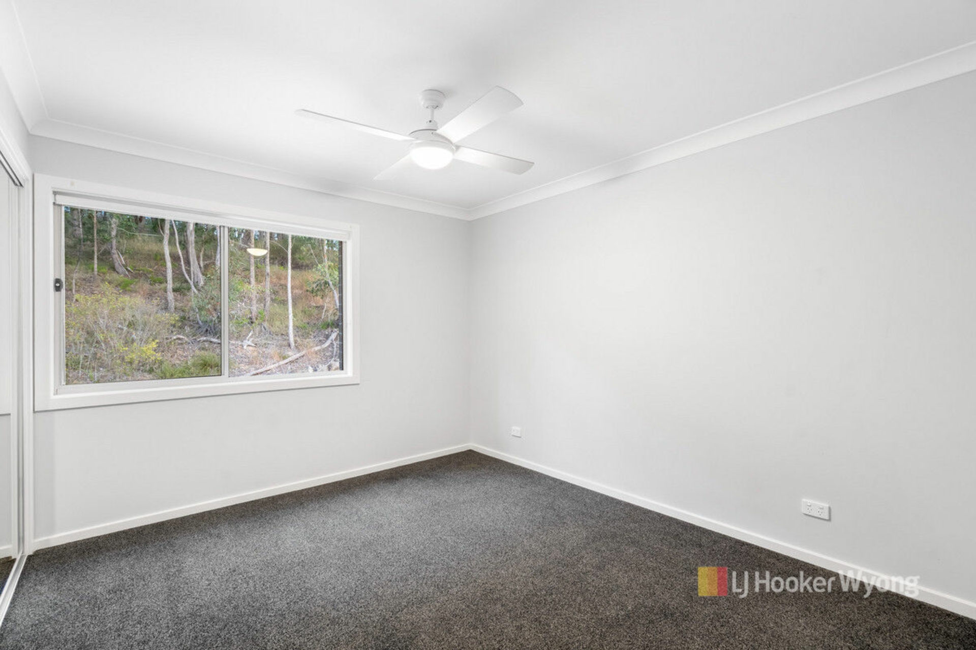 32 Weaver Crescent — photo 8 of 14