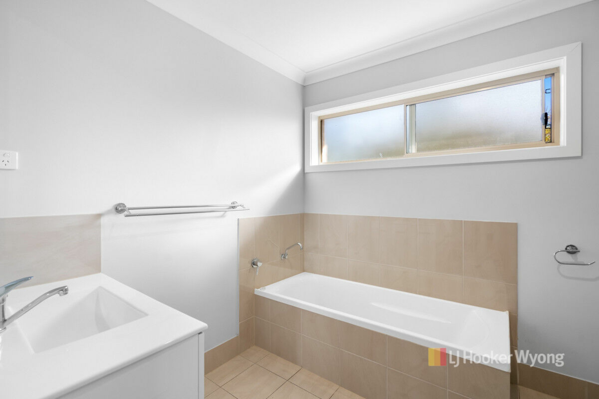 32 Weaver Crescent — photo 9 of 14