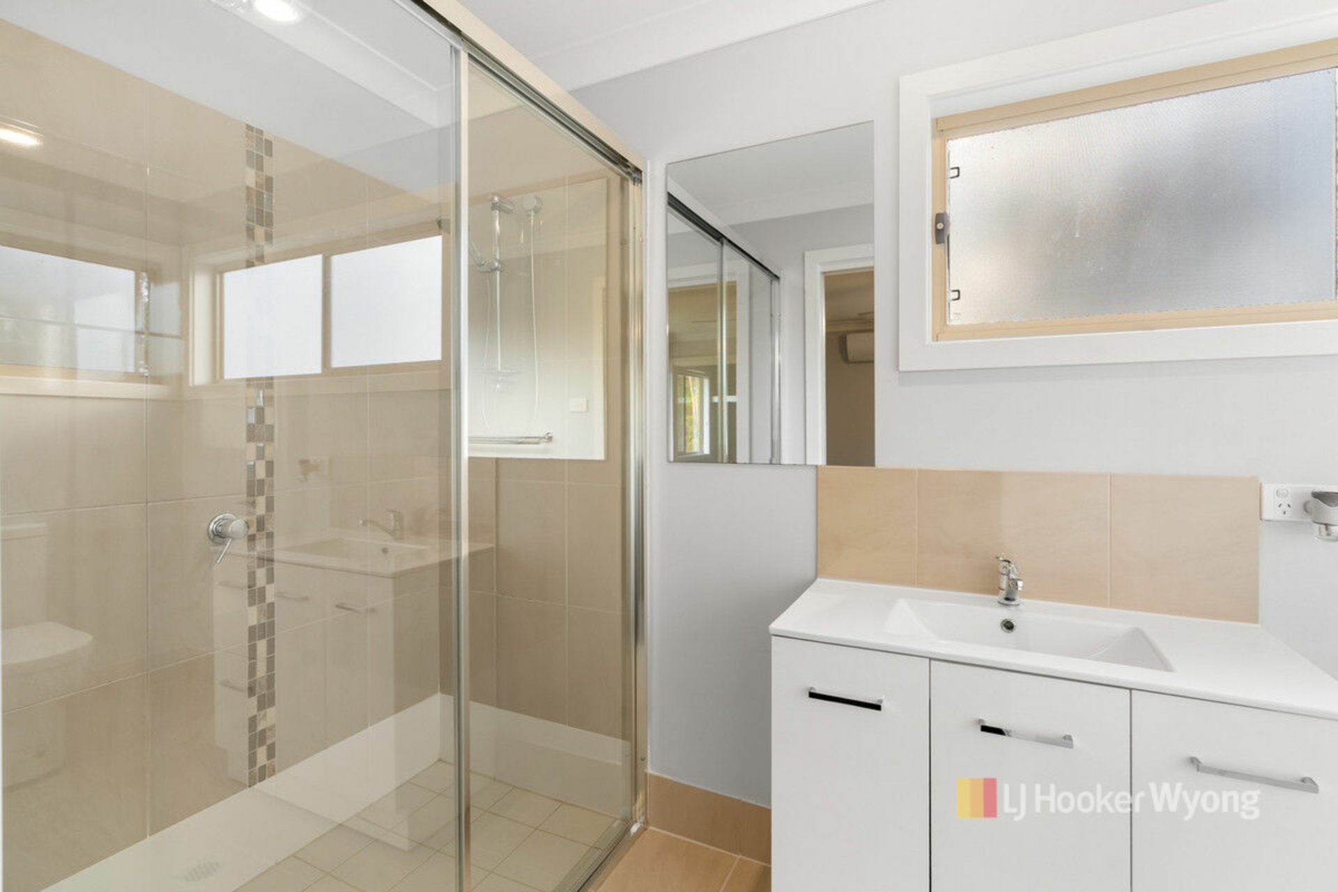 32 Weaver Crescent — photo 10 of 14