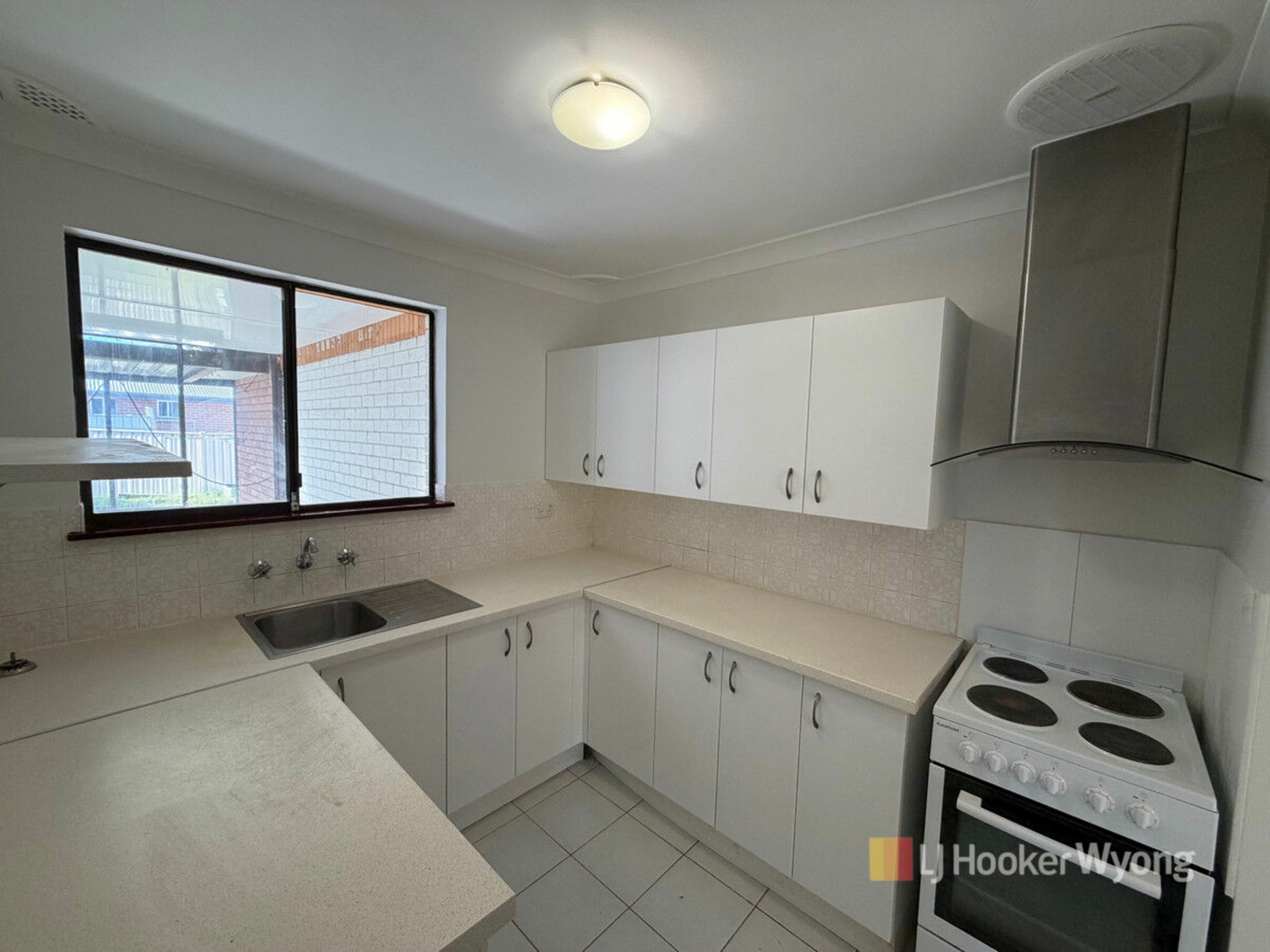 83 Watkin Avenue — photo 2 of 13