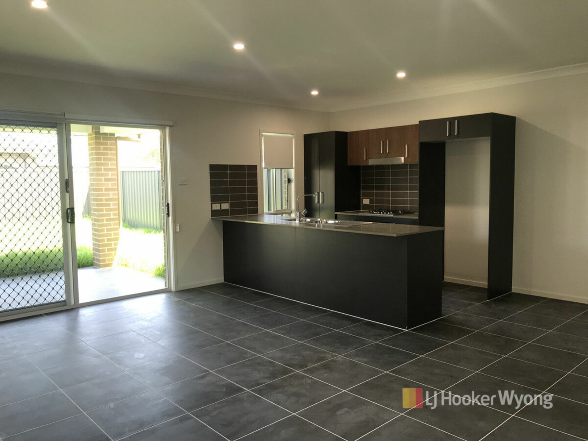47 Voyager Street — photo 9 of 12
