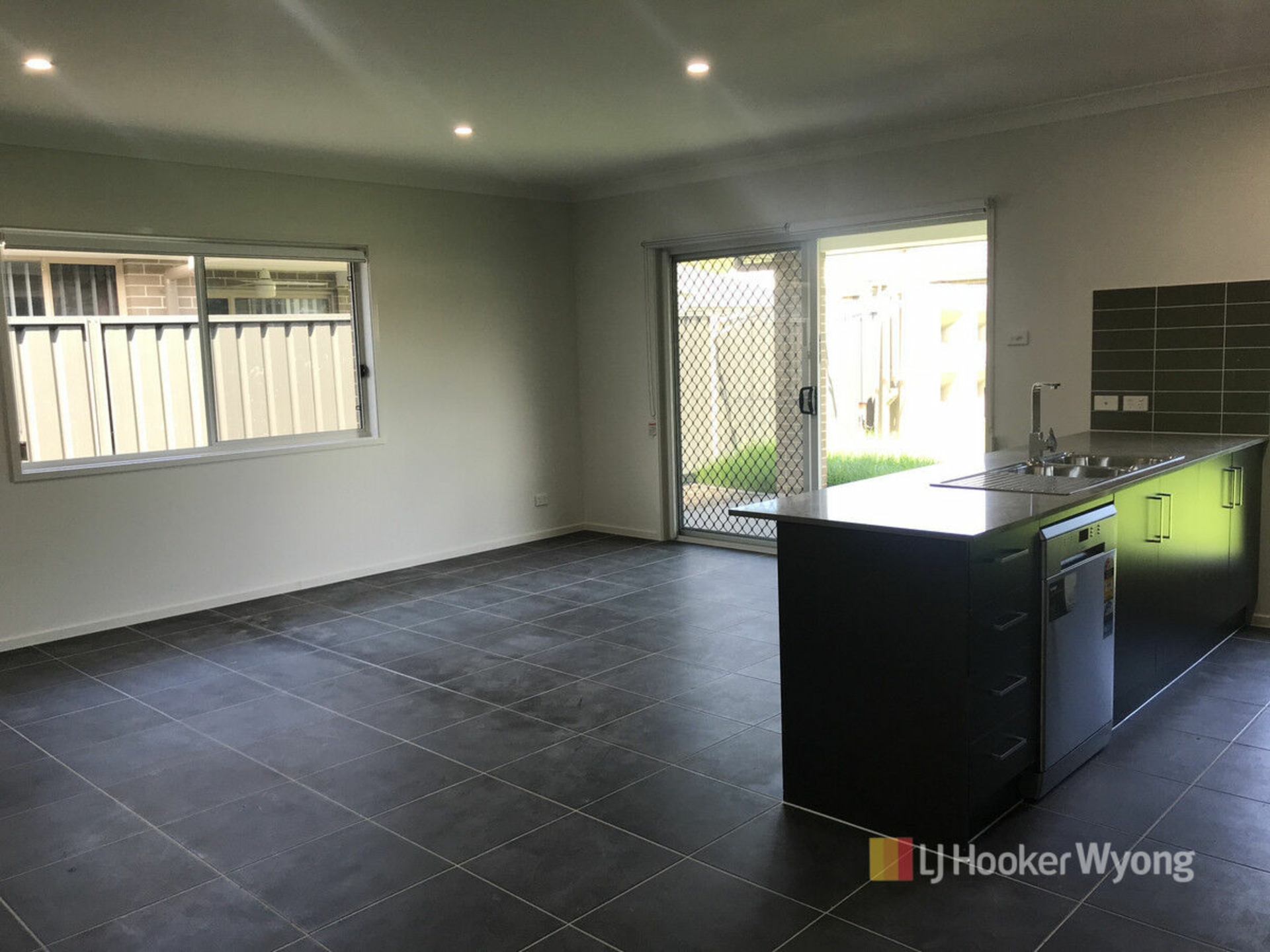 47 Voyager Street — photo 10 of 12