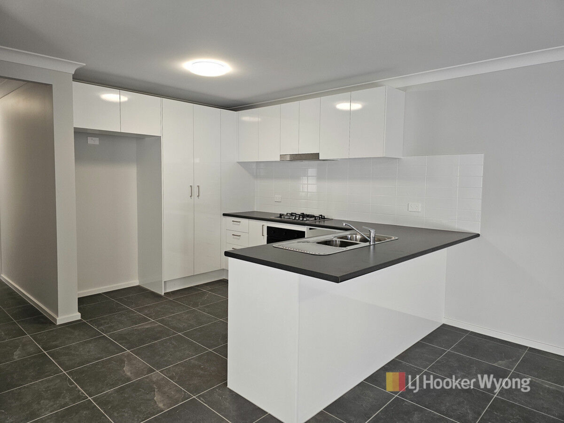13a Glenelg Avenue — photo 3 of 17