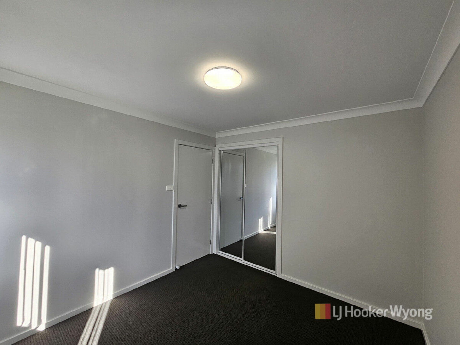 13a Glenelg Avenue — photo 9 of 17
