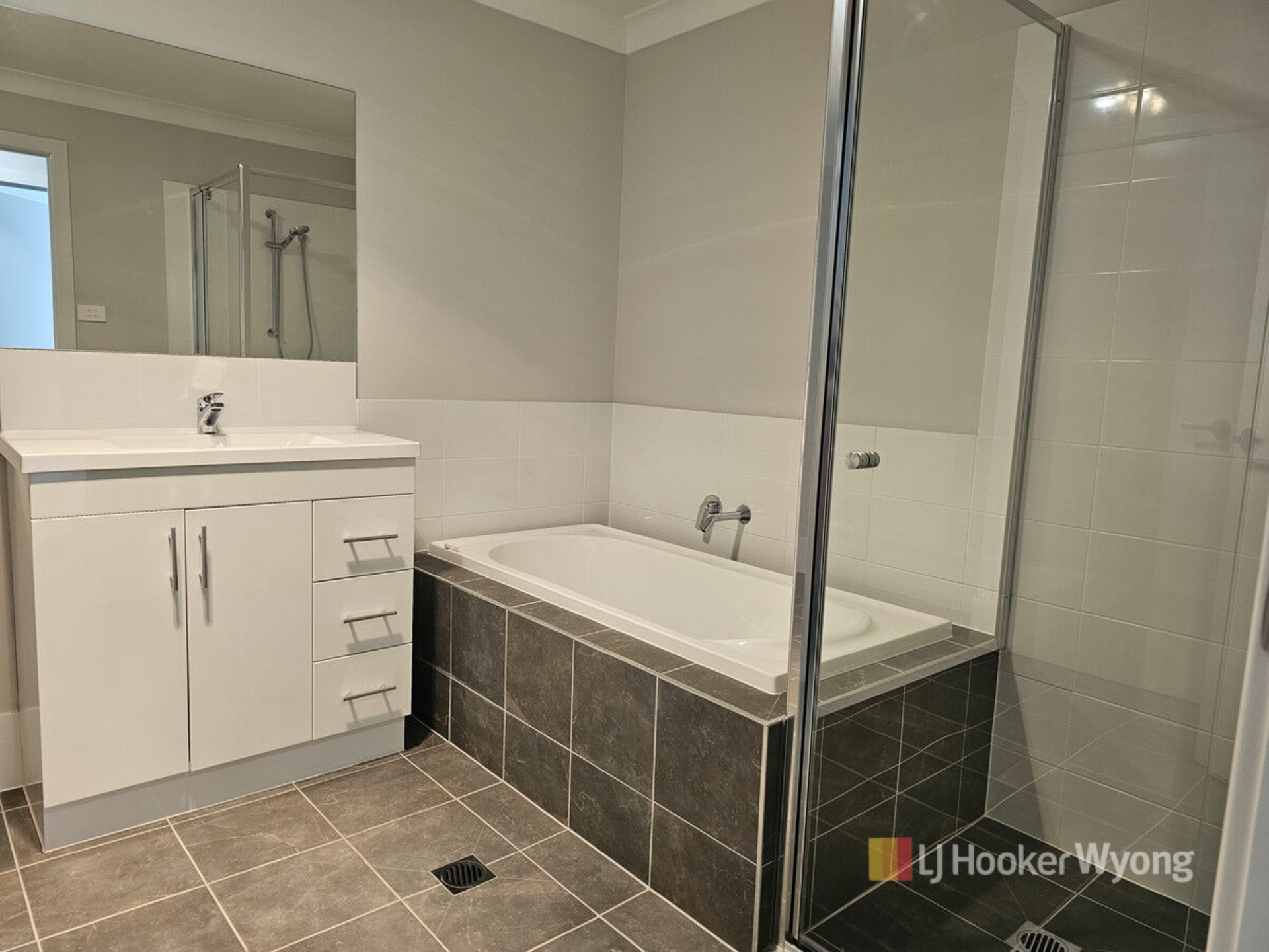 13a Glenelg Avenue — photo 12 of 17