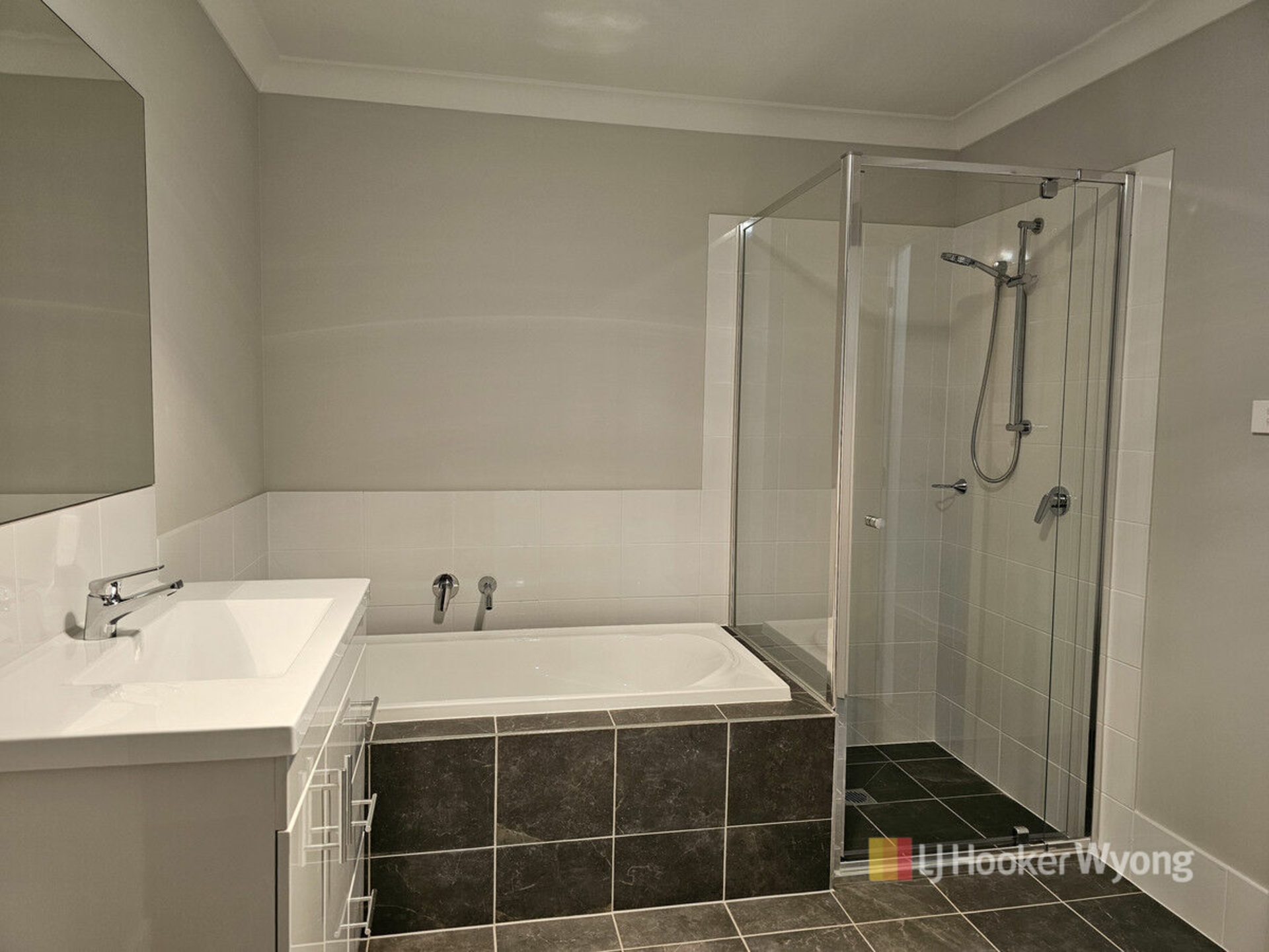 13a Glenelg Avenue — photo 13 of 17