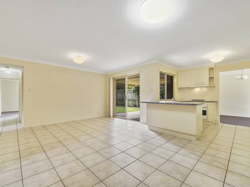 4 Bearke Place, BRACKEN RIDGE